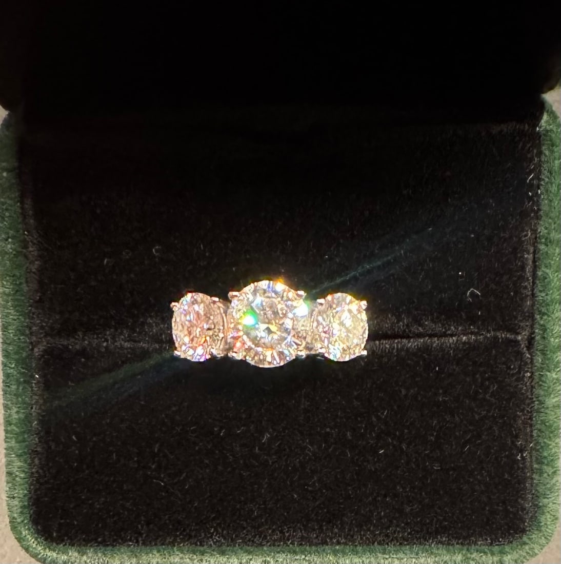 Three VVS Stones Ring (1 of 3)