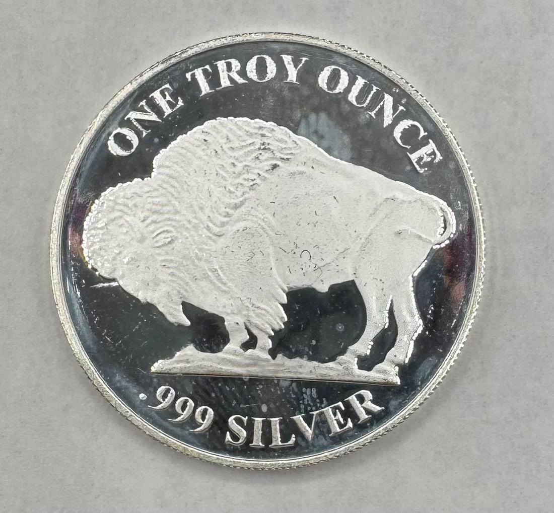 One Troy Ounce Buffalo Silver Coin (1 of 2)