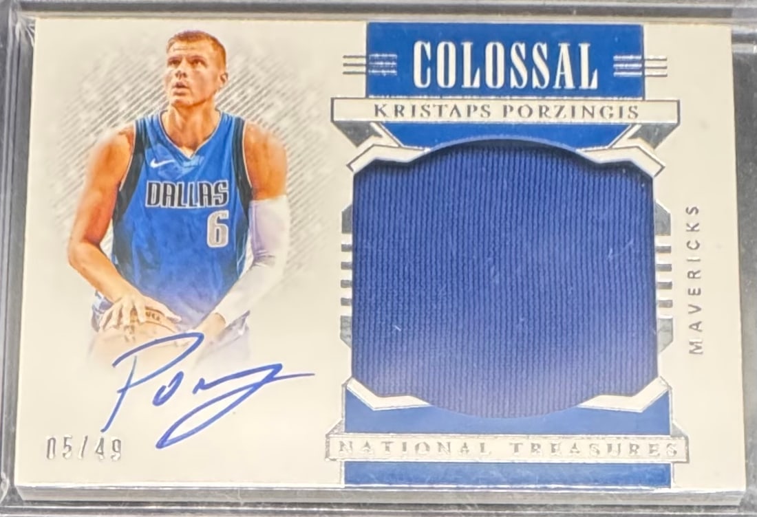 Kristaps Porzingis Colossal Patch Auto /49 (1 of 2)
