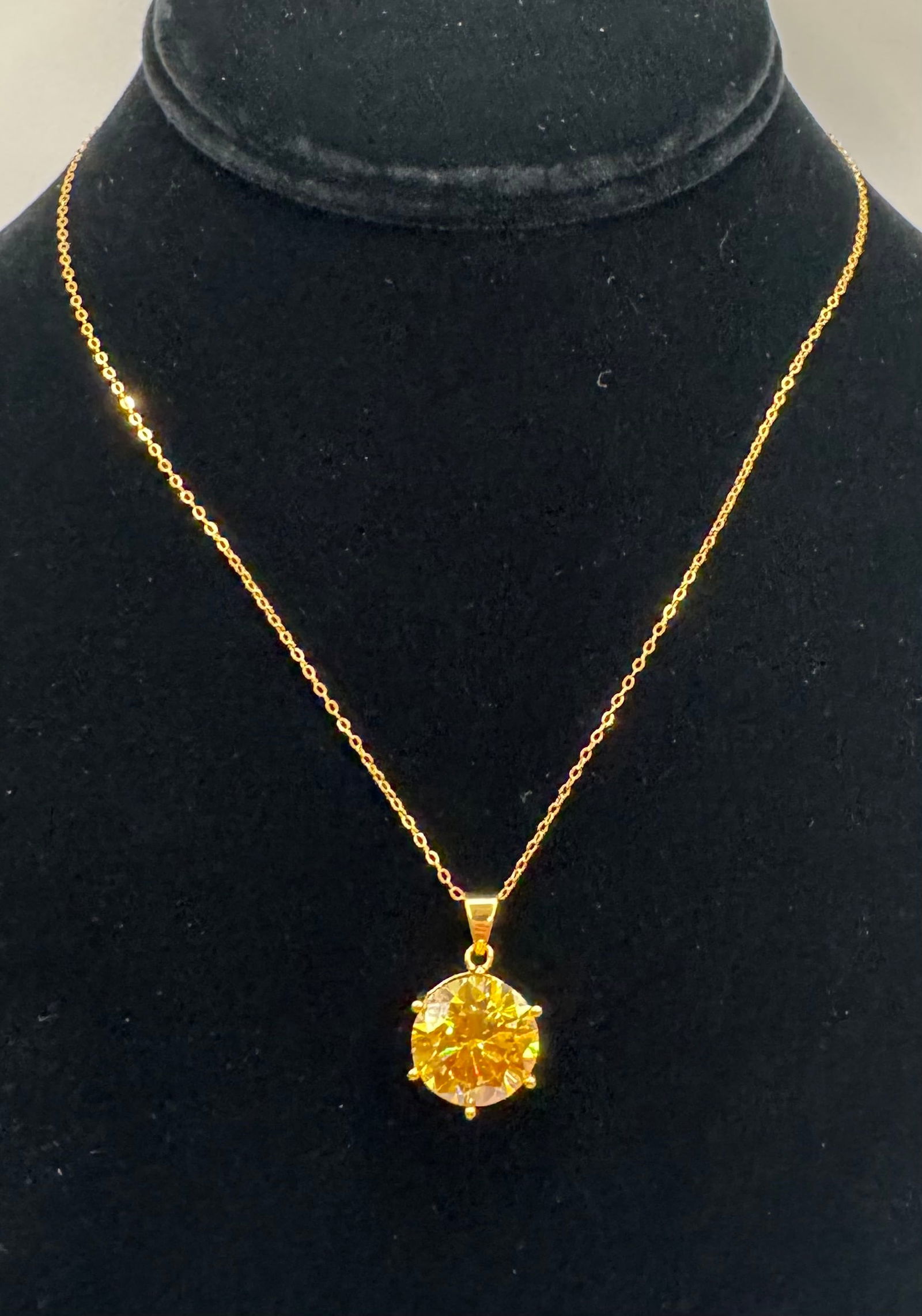 10 Carats Yellow VVS Necklace: 10 Carats Yellow Moissanite in Sterling Silver with Yellow Gold Overlay, with Certificate Of Authenticity & Jewelry 