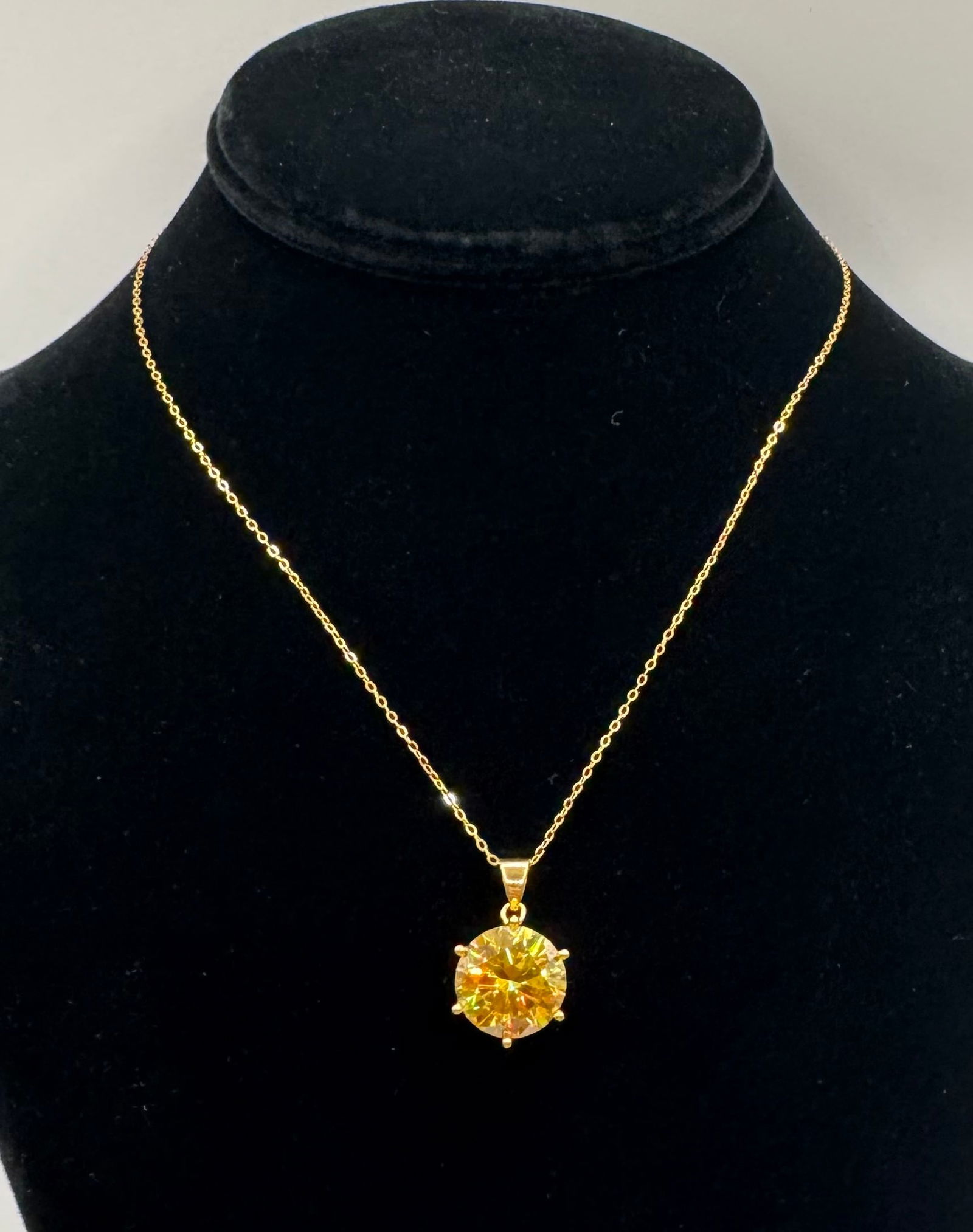 10 Carats Yellow VVS Necklace - 2