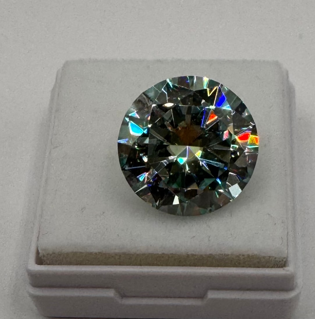 Blue Moissanite VVS 10 Carats Stone: 10 Carats Light Blue Moissanite with Certificate Of Authenticity 