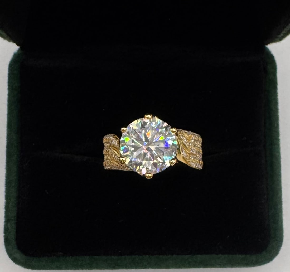5 Carats Moissanite Ring: 5 Carats Stone Moissanite Ring Mounted in Sterling with Yellow Gold Overlay, with Certificate Of Authenticity & Jewelry Case. Size: 7 
