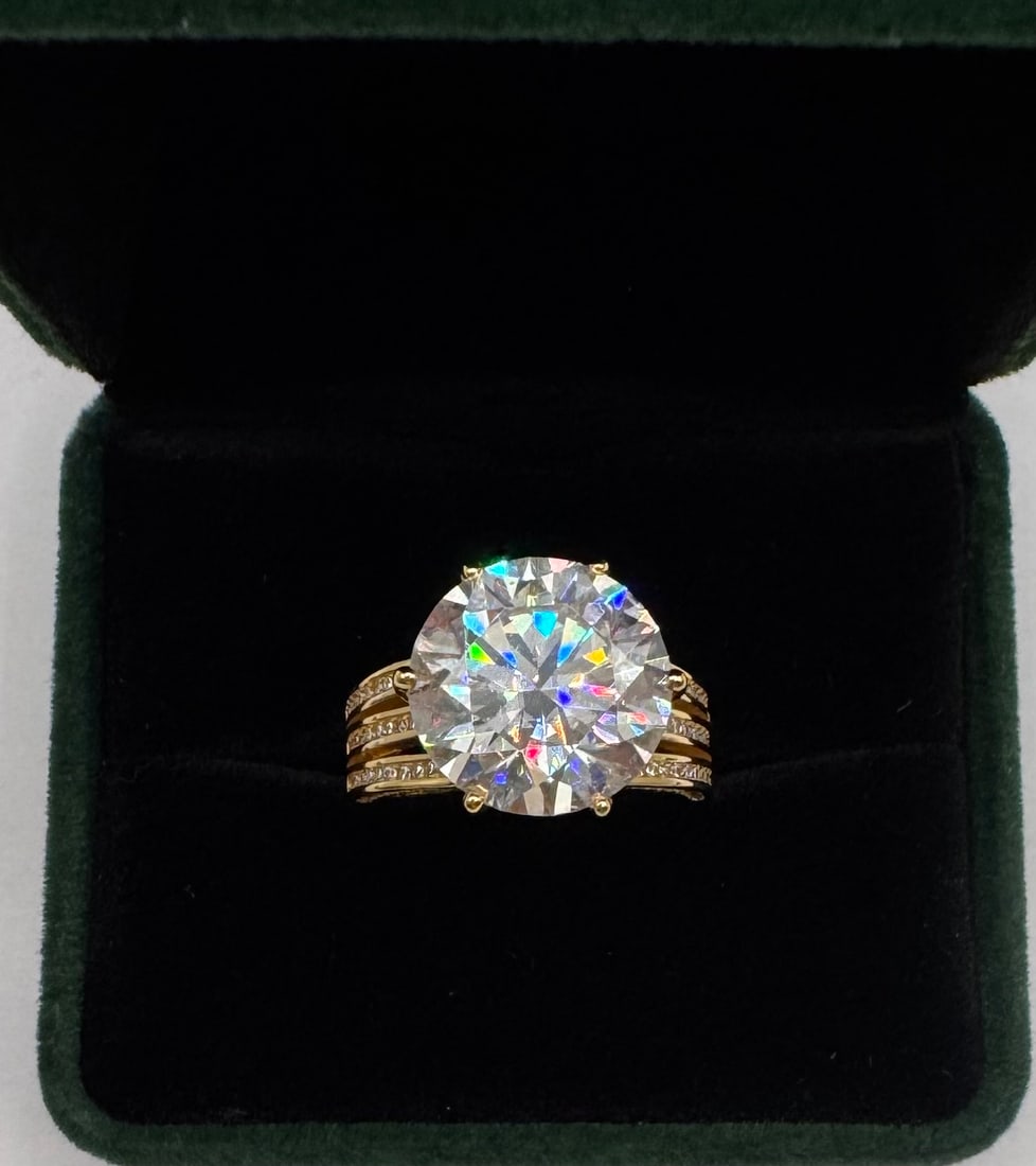 10 Carats Moissanite Ring: 10 Carats Stone Moissanite Ring Mounted in Sterling with Yellow Gold Overlay, with Certificate Of Authenticity & Jewelry Case. Size: 8 