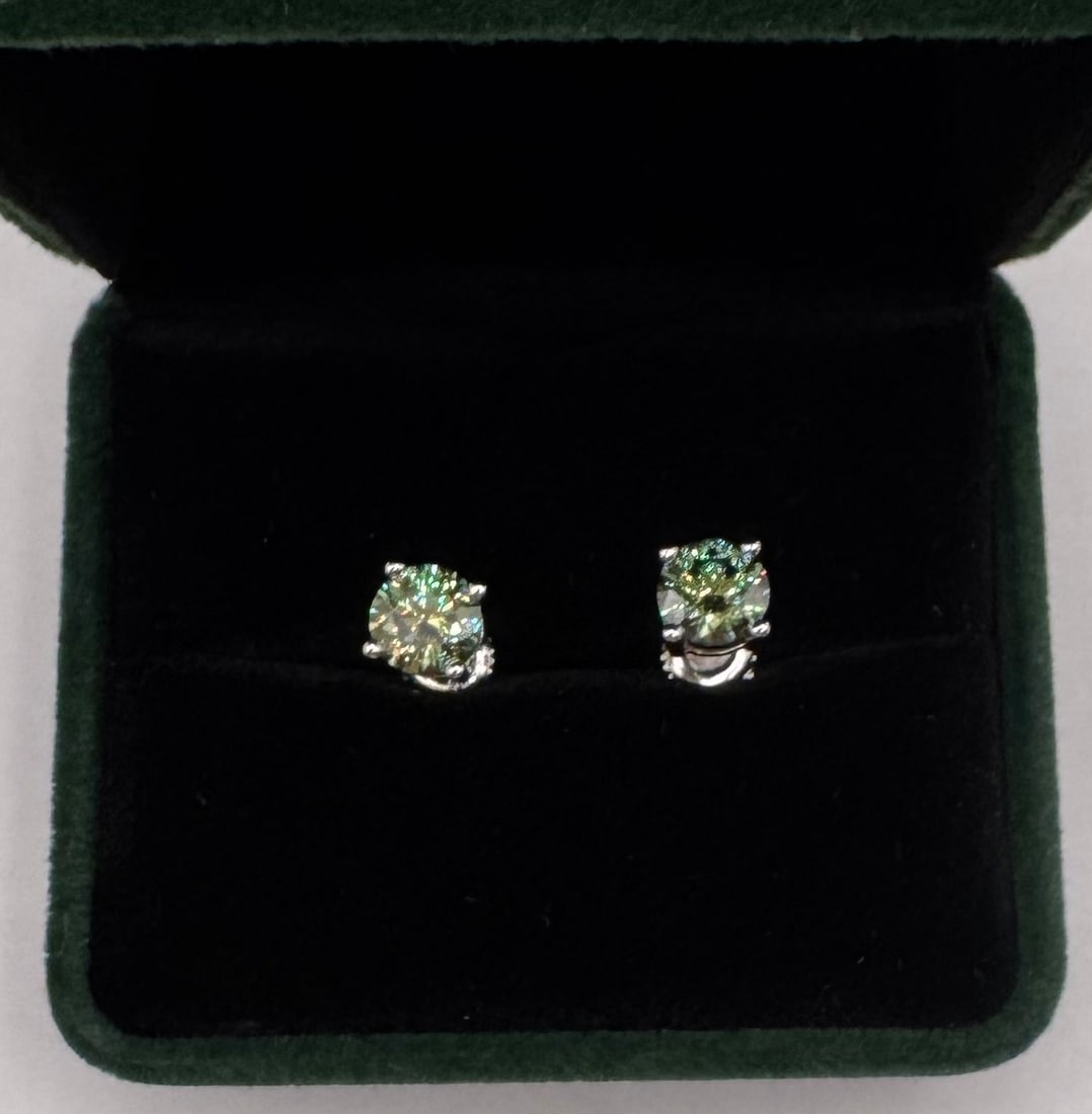 Pair Of Green Moissanite Earrings - 3