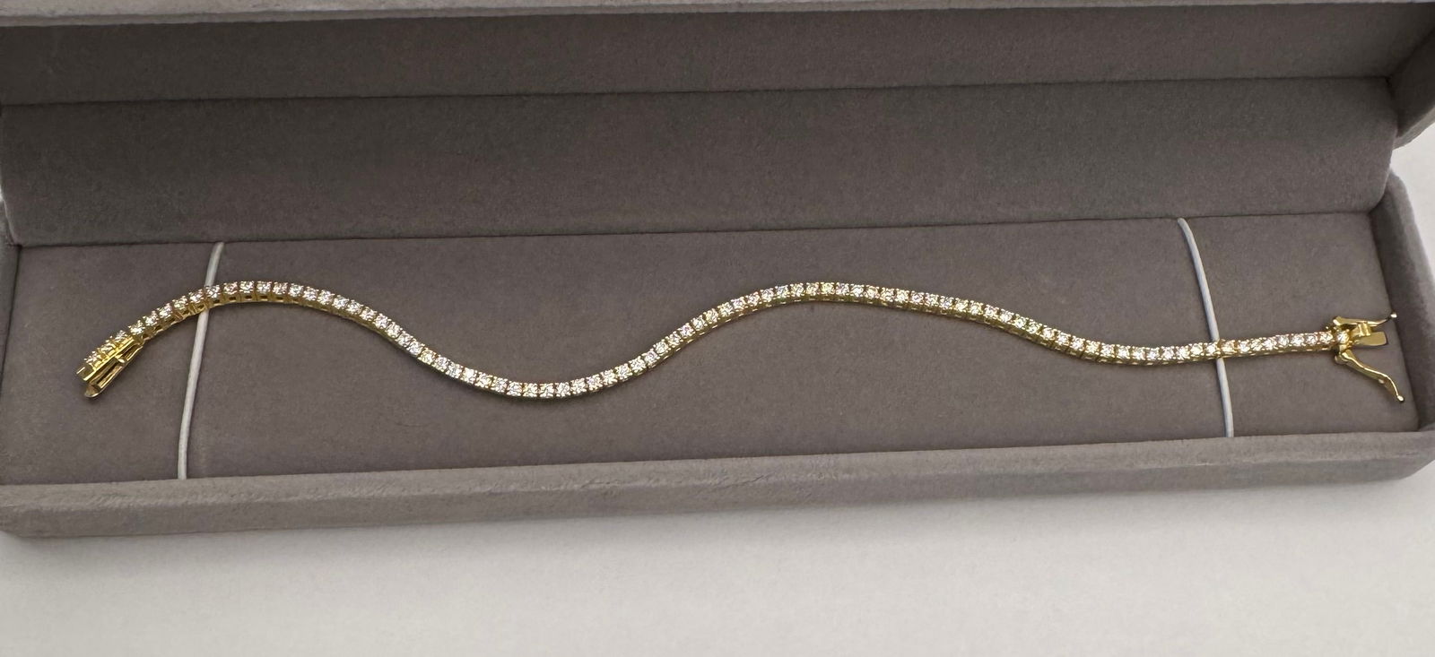 Tennis Bracelet 8 Inches: Moissanite VVS1 Stone 18k Yellow Gold Plated on sterling silver Tennis Bracelet size : 8 inches Color: D Certificate : GRA Stone Size: 2 MM Real Moissanite 