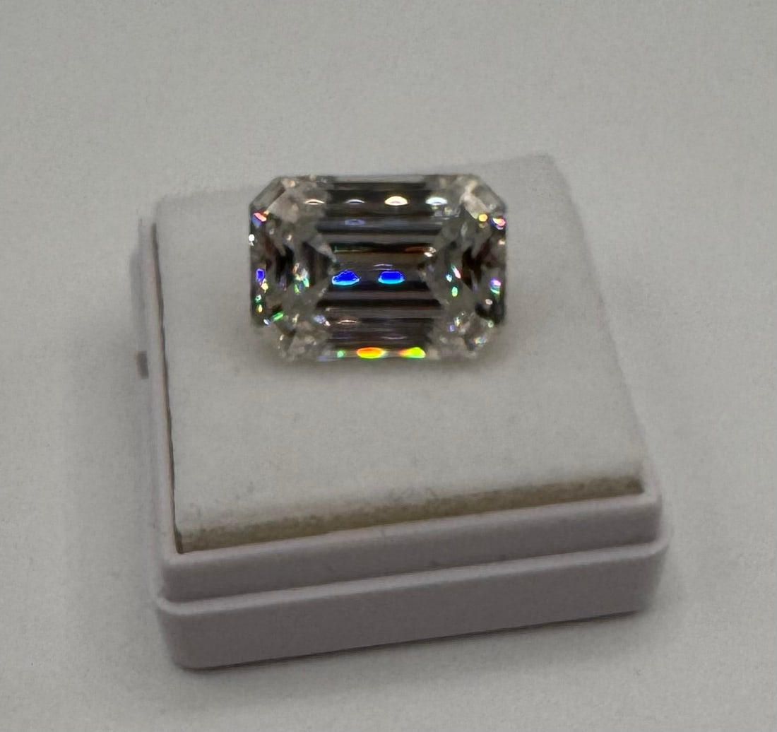 10 Carats Emerald Cut VVS1 Stone - 3