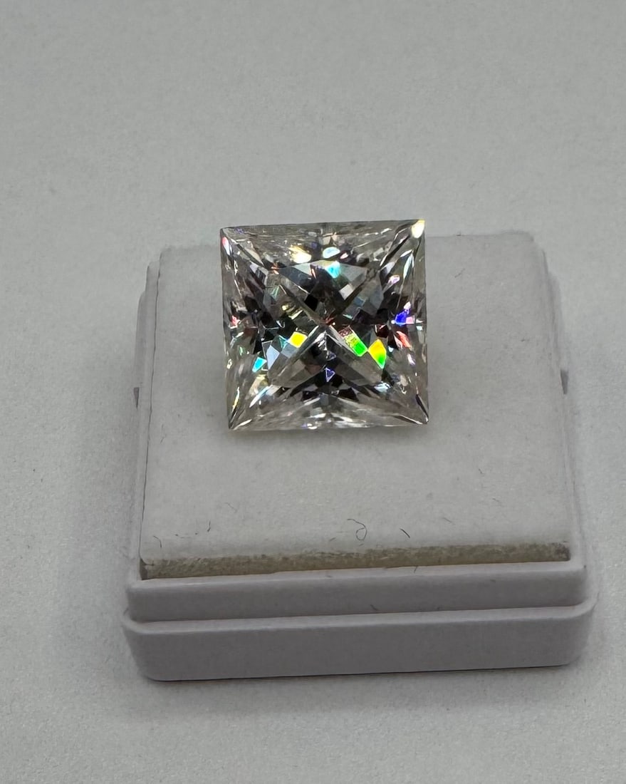 10 Carats Princess Cut Stone - 2
