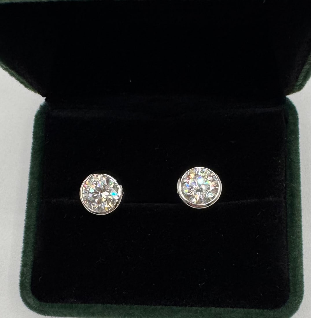 Round Earrings 2 Carats VVS Stone - 2