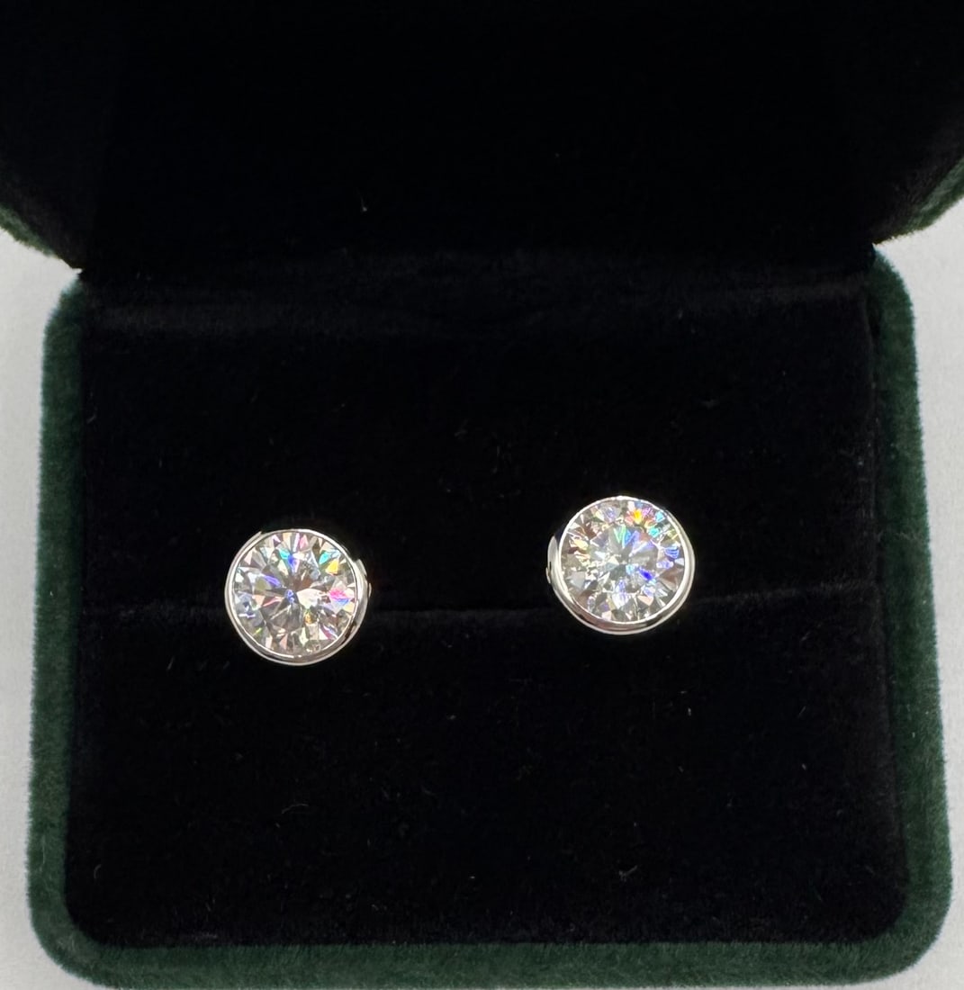 Round Earrings 2 Carats VVS Stone - 3