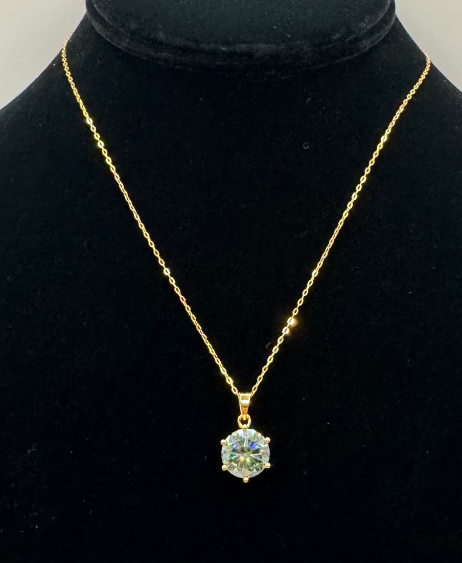 5 Carats Green VVS Necklace: 18k Yellow Gold Plated On sterling Silver Moissanite VVS1 Stone. Color: Green Stone Size: 5 Carats Certificate: GRA 