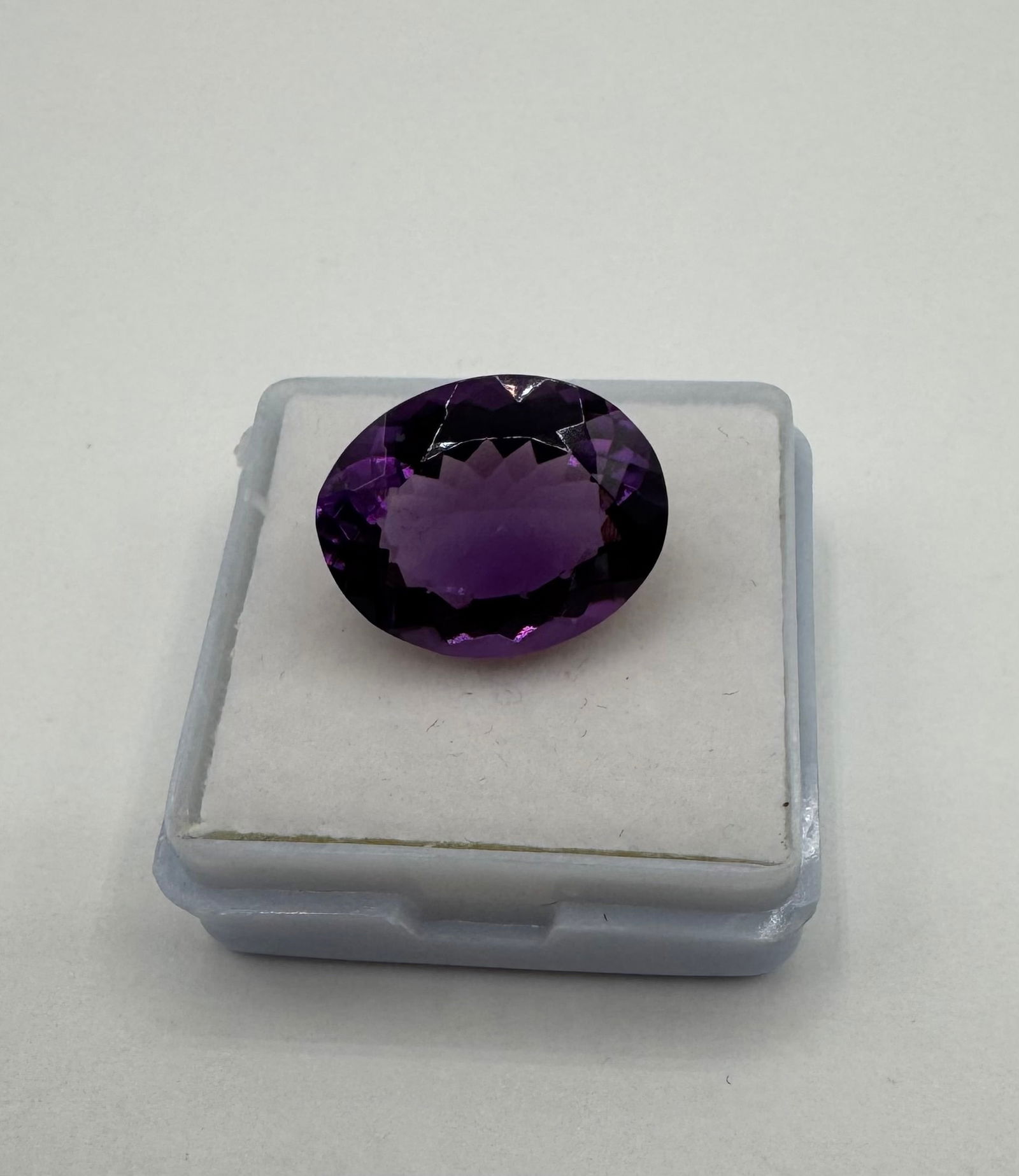 9.50 CT Natural Purple Amethyst - Oval Cut Statement Gemstone: Gemstone: Significant 9.50 Carat Amethyst. • Color: Deep, vibrant purple hue with classic saturated tones. • Design: Expertly faceted Oval Cut designed to maximize light return and