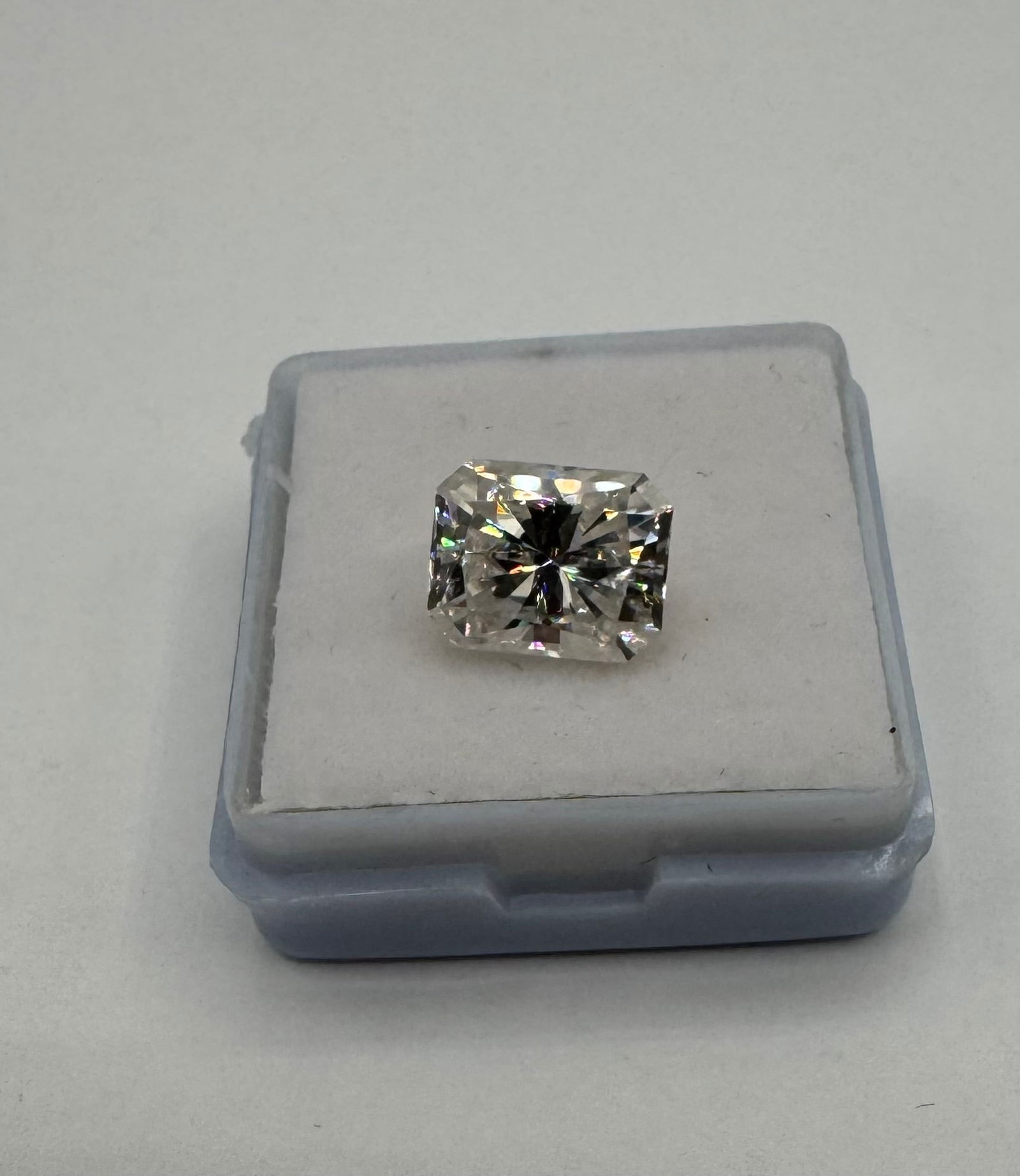 4.00 CT Radiant Cut Moissanite - GRA Certified - VVS1 D Color: This exquisite 4.00 Carat Radiant Cut Moissanite offers a sophisticated rectangular silhouette with brilliant-cut faceting for maximum light return. The radiant cut is celebrated for its "crushed ice"