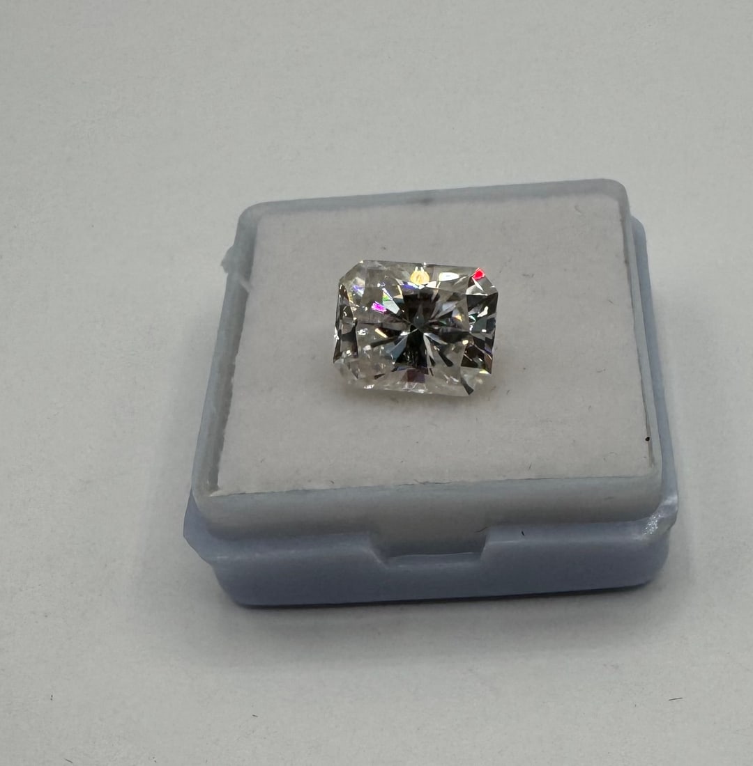 4.00 CT Radiant Cut Moissanite - GRA Certified - VVS1 D Color - 2