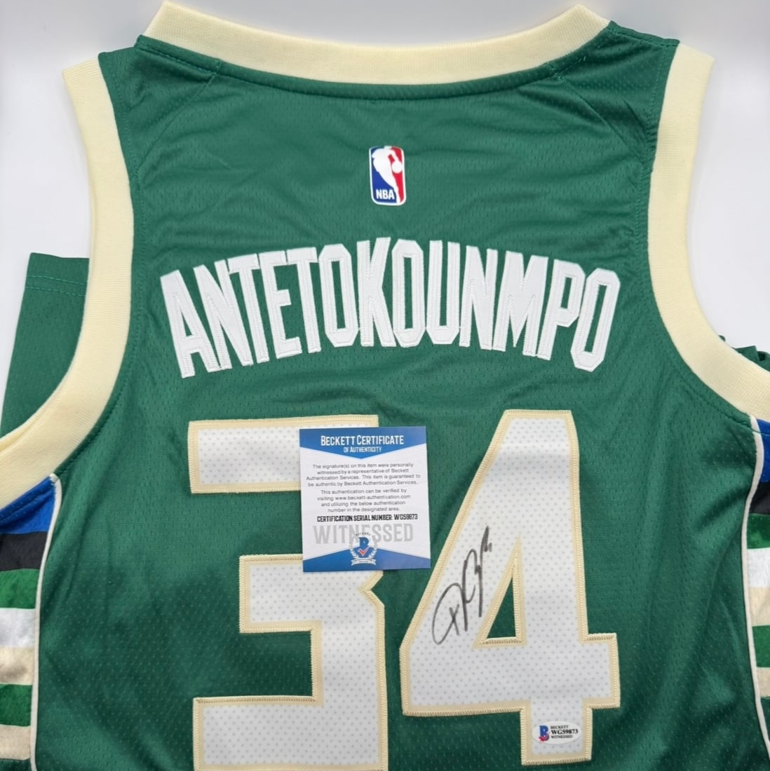 GIANNIS ANTETOKOUNMPO Signed Bucks Jersey - Beckett WITNESSED BAS (1 of 1)