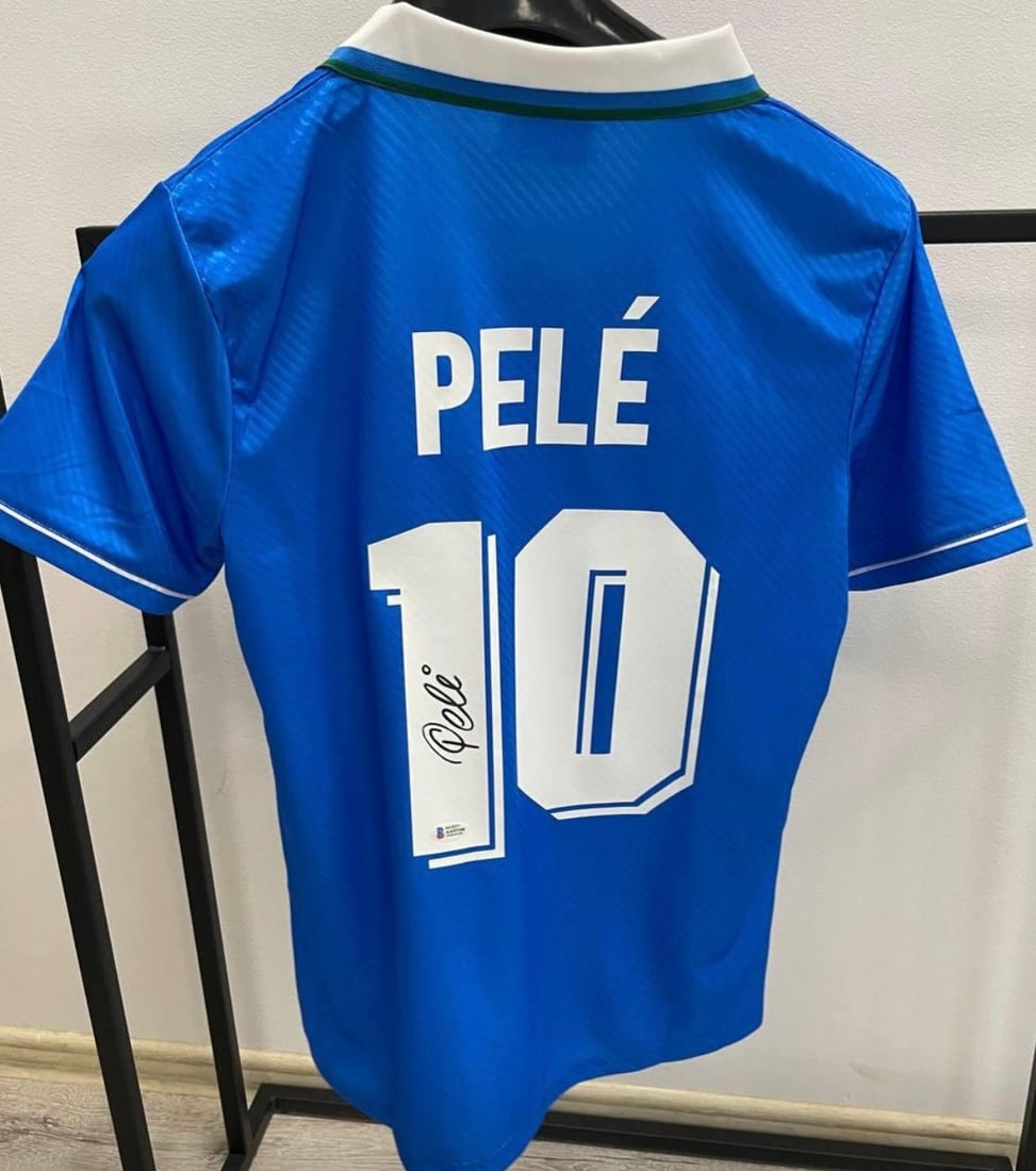 Pelé Autographed Brazil National Team Jersey - Beckett Authenticated (1 of 1)