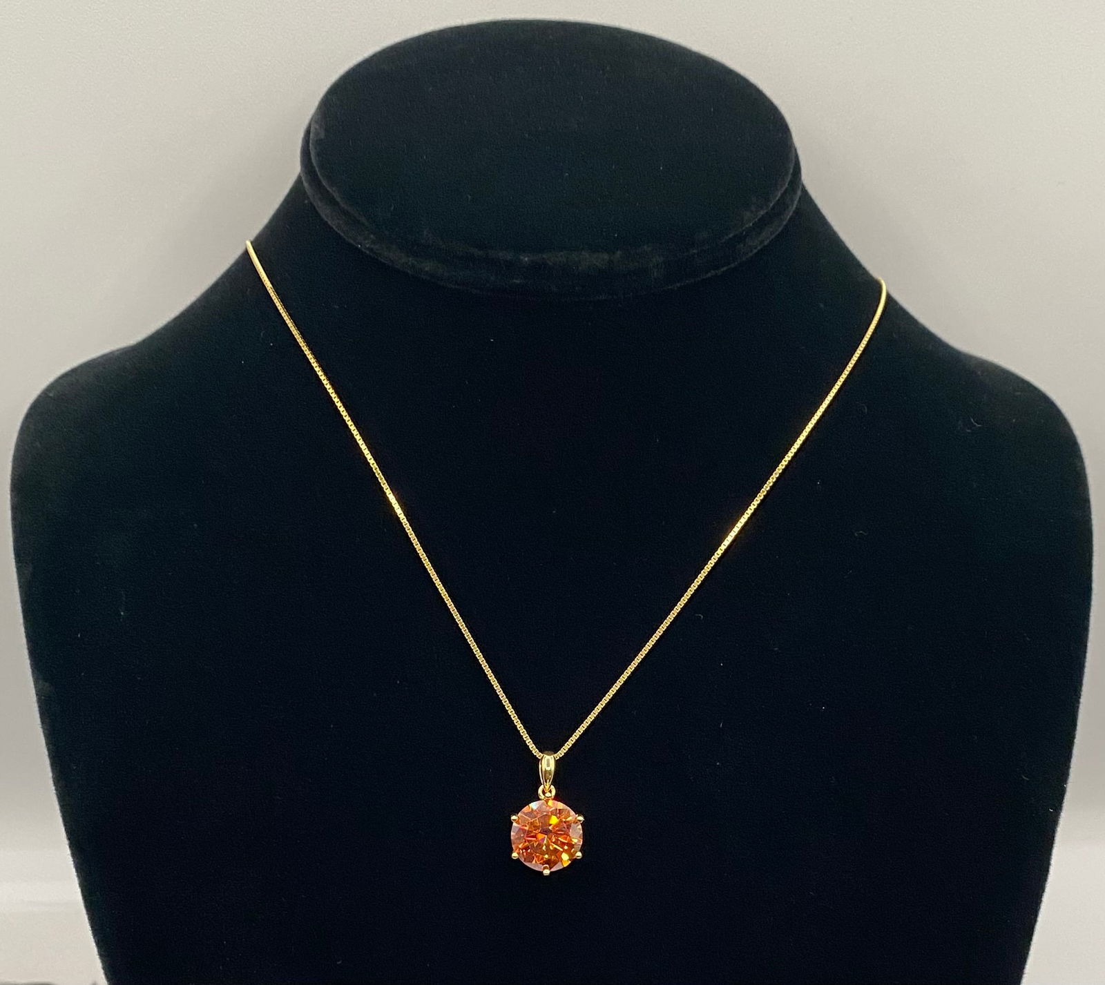 Deep Champagne Moissanite Solitaire Pendant – 18k Gold Plated Sterling Silver – GRA Cert: Gemstone: Genuine Brilliant Round Cut Moissanite. • Color: Elegant Deep Champagne / Cognac hue. • Metal: Premium 18k Gold Plated over Solid Sterling Silver (S925). •