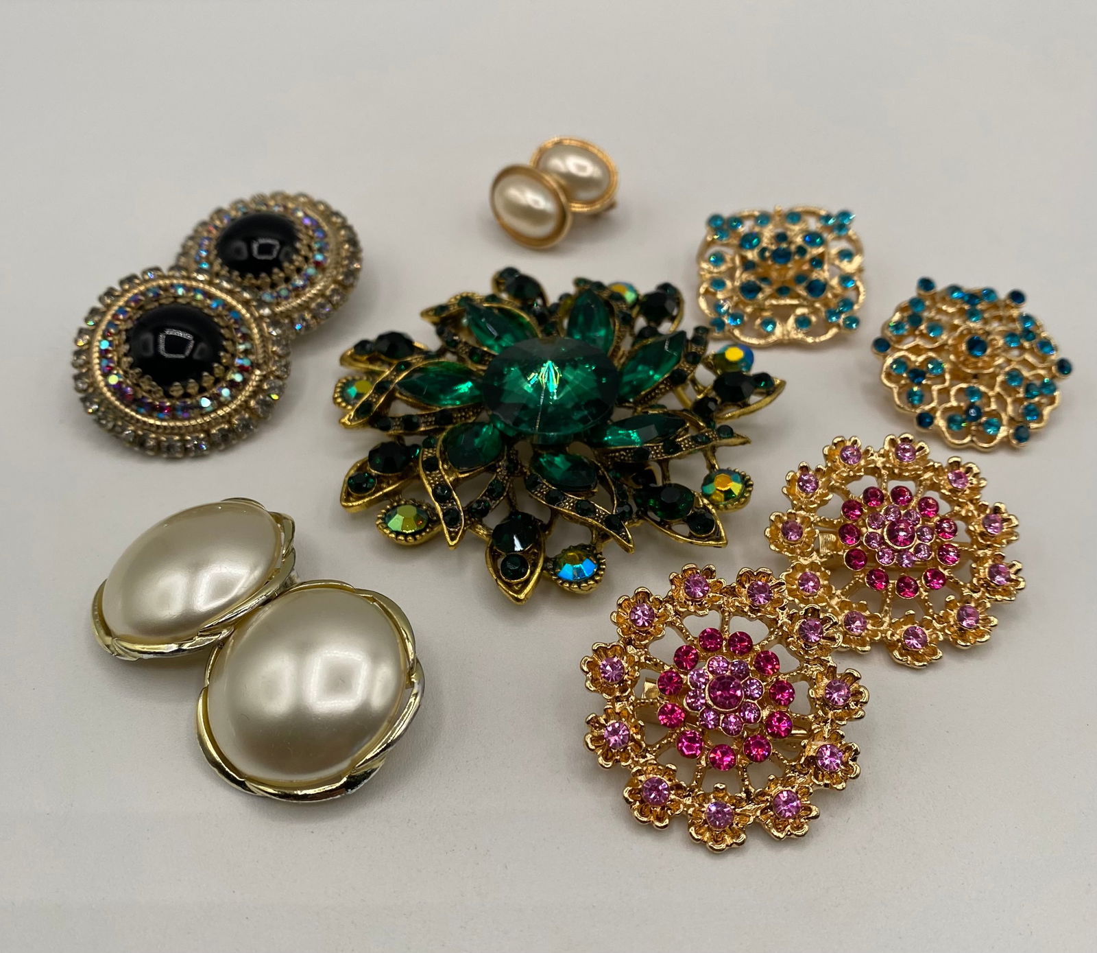 Vintage Costume Jewelry Lot - Emerald Green Brooch, Faux Pearl & Rhinestone Earrings - 2
