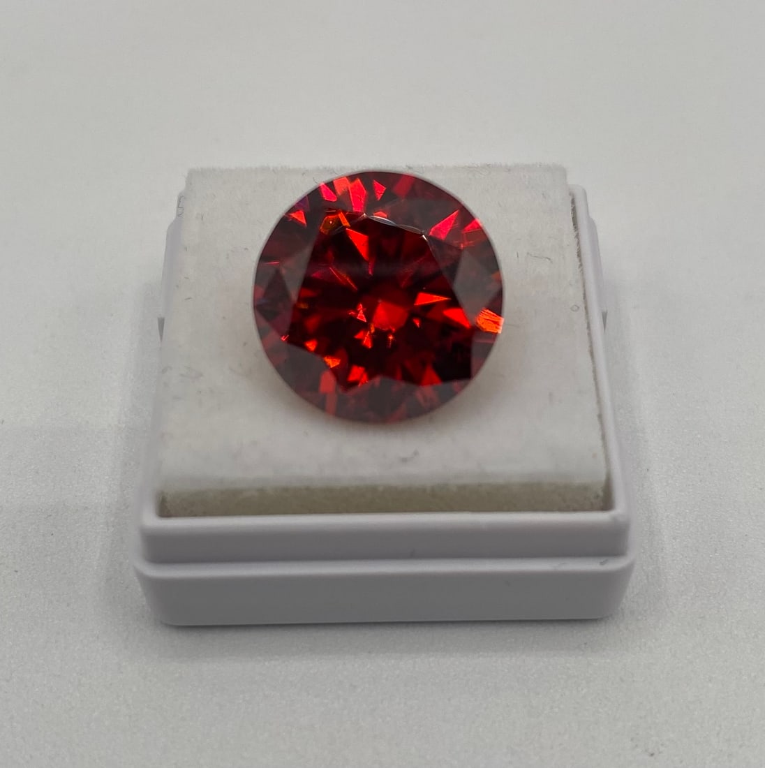 10.00ct Vivid Ruby Red Round Brilliant Cut Moissanite – GRA Certified – Diamond Tester P (1 of 1)