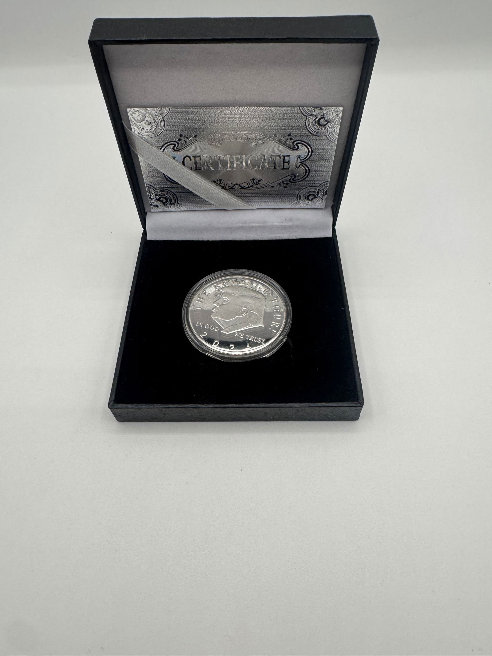2024 The Revenge Tour Donald Trump Commemorative Medallion – Silver Finish w/ COA & Box: This is a 2024 "The Revenge Tour" commemorative medallion featuring the profile of Donald Trump. This piece is a political souvenir and collector’s item, finished in a bright
