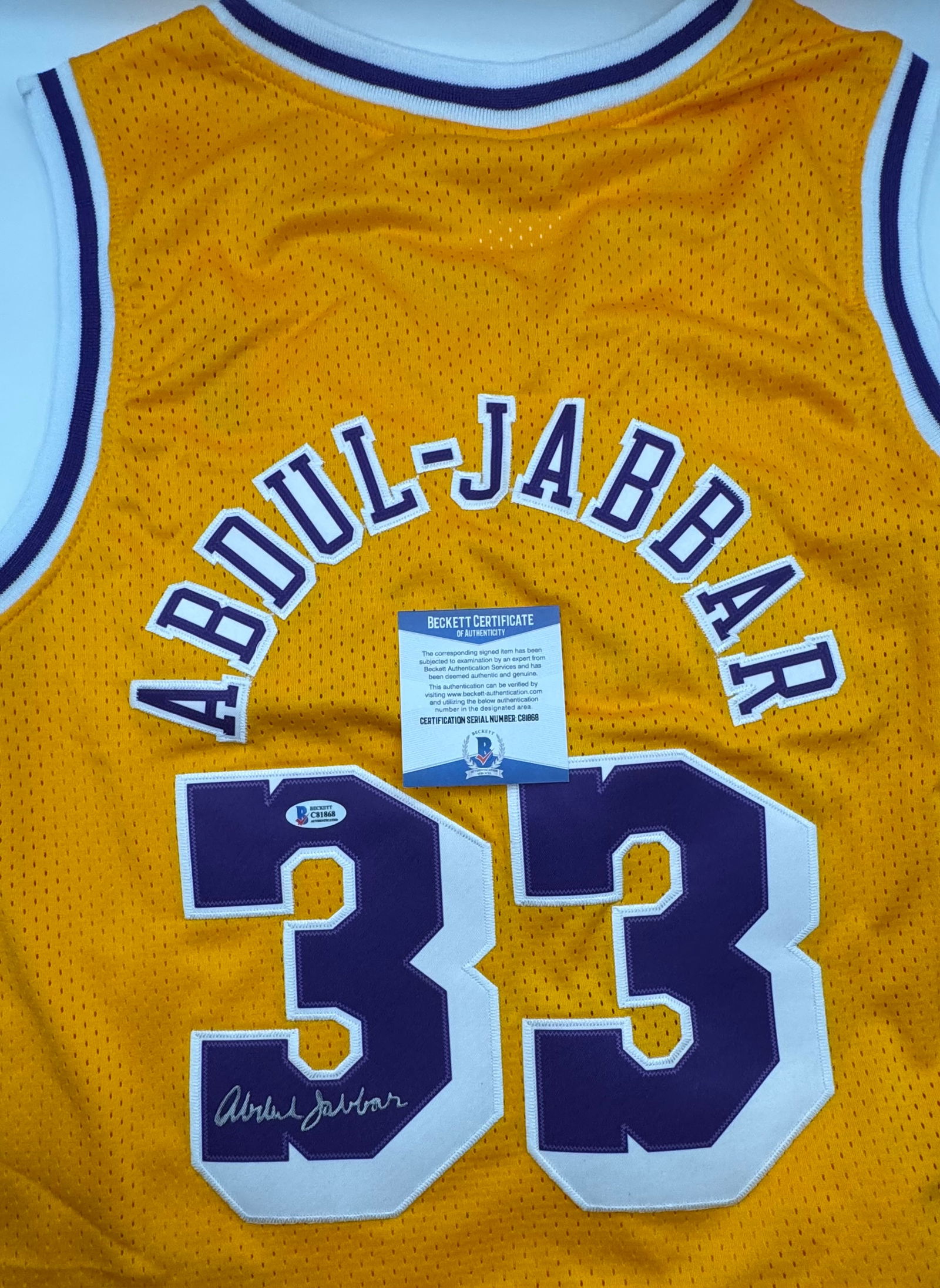 Kareem Abdul-Jabbar Signed Los Angeles Lakers Jersey – Beckett BAS Authenticated – NBA L: A premier piece for any basketball collector: a custom Los Angeles Lakers-style jersey hand-signed by the NBA’s legendary all-time great, Kareem Abdul-Jabbar. The signature is bold and located