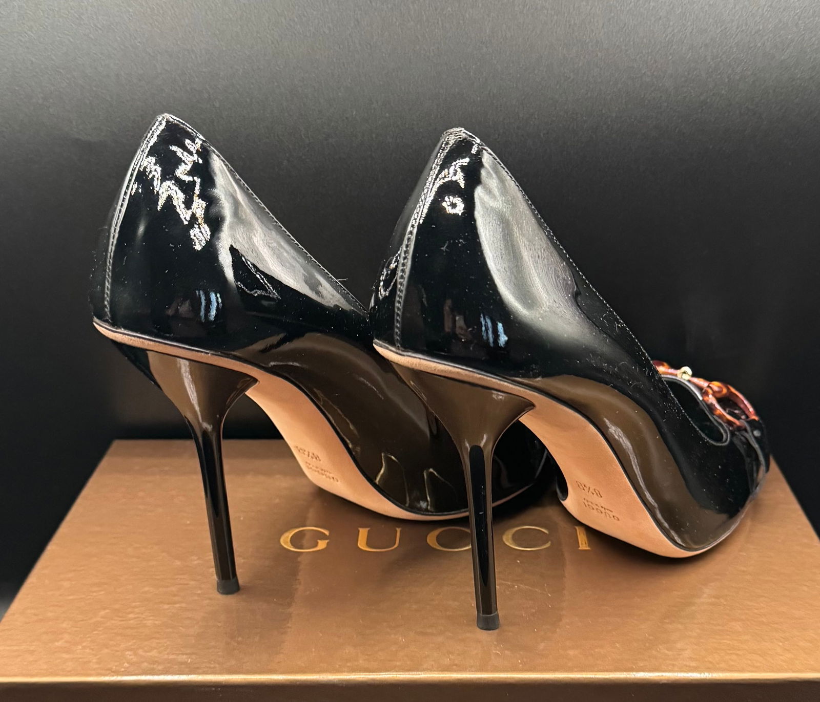 GUCCI Black Patent Leather Horsebit Peep-Toe Pumps Vitello Vernice (W/ Box) - 2
