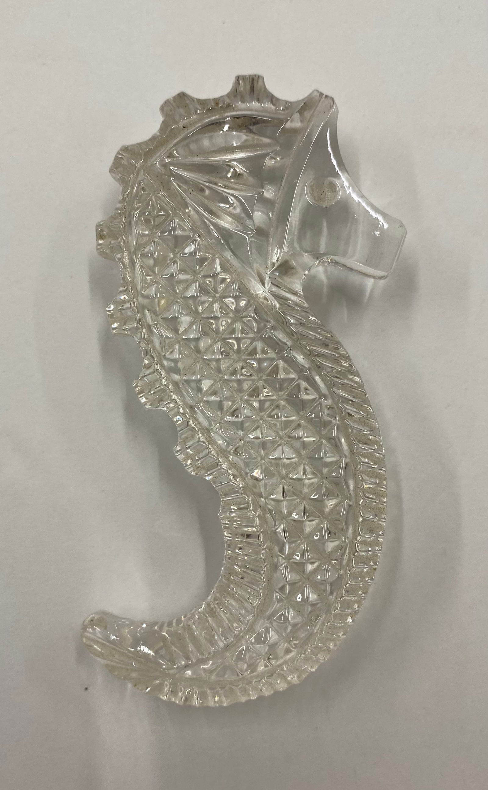 Vintage Pressed Glass Seahorse Figurine - Textured Crystal Paperweight: A charming glass figurine depicting a seahorse. Features a highly textured "diamond point" or waffle pattern on the body to simulate scales. • Material: Clear Pressed Glass • Condition: