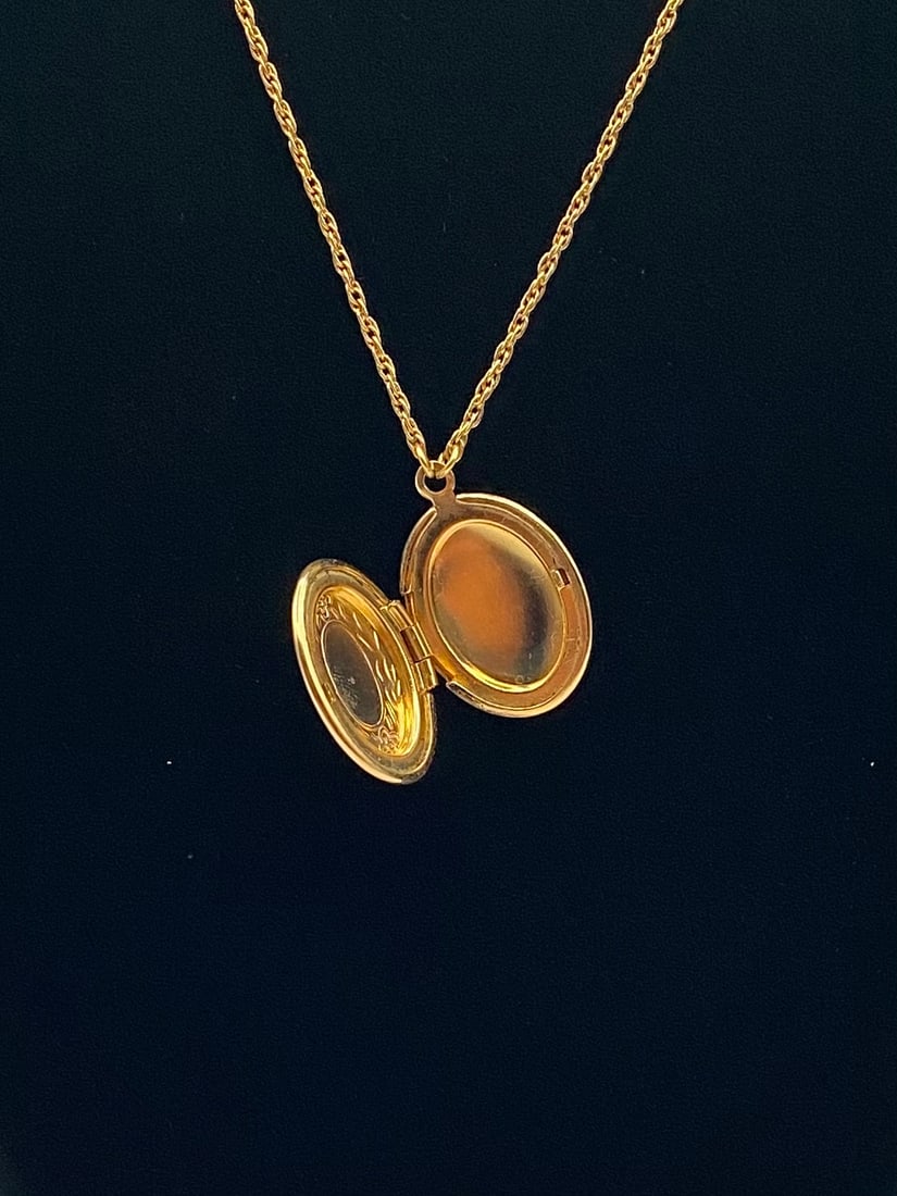 Vintage 1928 Jewelry Co. Gold-Tone Etched Oval Locket Necklace – 18" Chain - 2