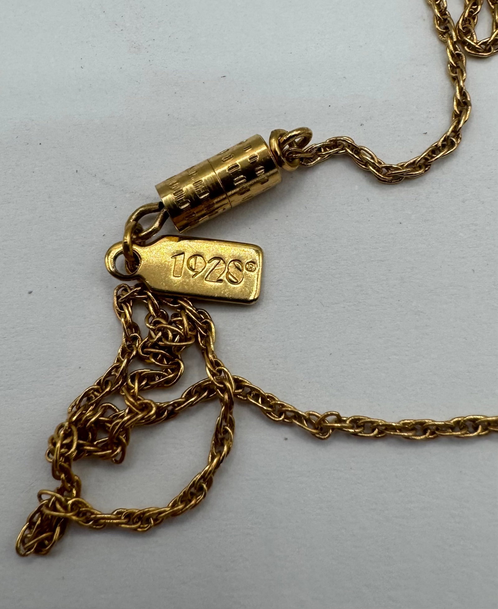 Vintage 1928 Jewelry Co. Gold-Tone Etched Oval Locket Necklace – 18" Chain - 3