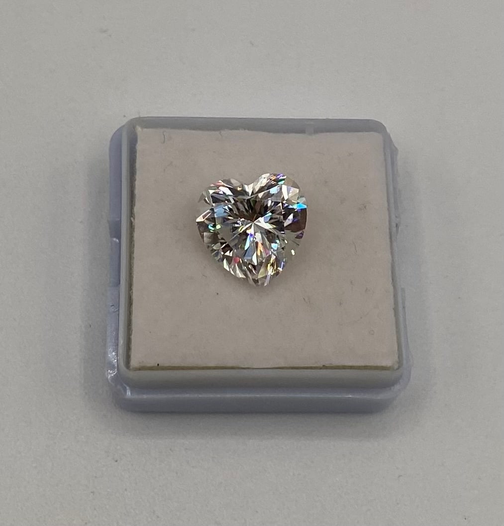 5.00ct Heart Shape Loose Moissanite Stone – GRA Certified: A truly eye-catching piece, this 5.00 carat heart-shaped moissanite features a classic romantic silhouette with vibrant light dispersion. The cut is well-proportioned with a defined cleft and rounded