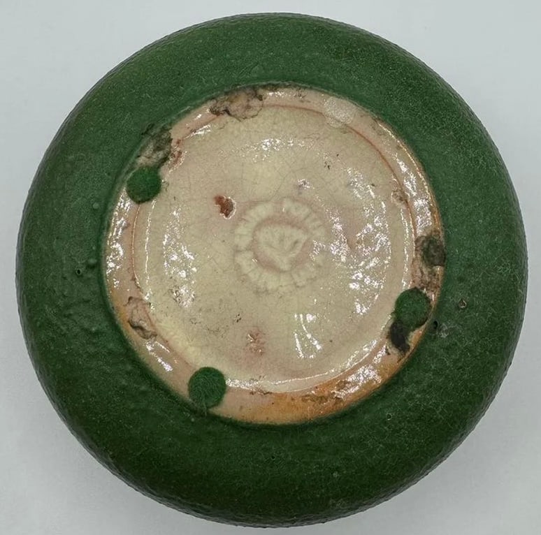 Antique Grueby Faience Arts & Crafts Matte Green Onion Vase – Impressed Lotus Mark - 4