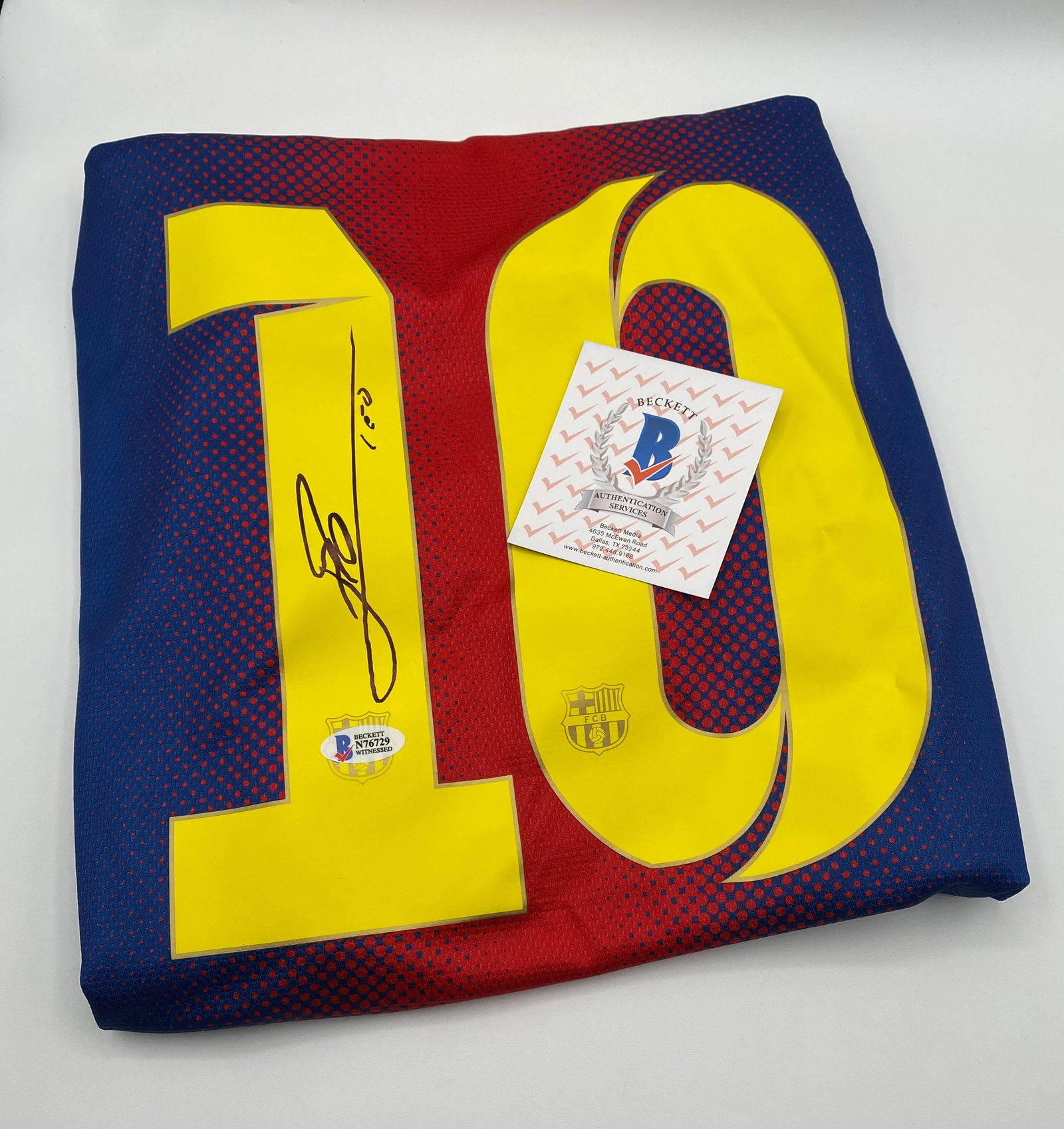 Lionel Messi Autographed Jersey Beckett Witnessed COA - 2
