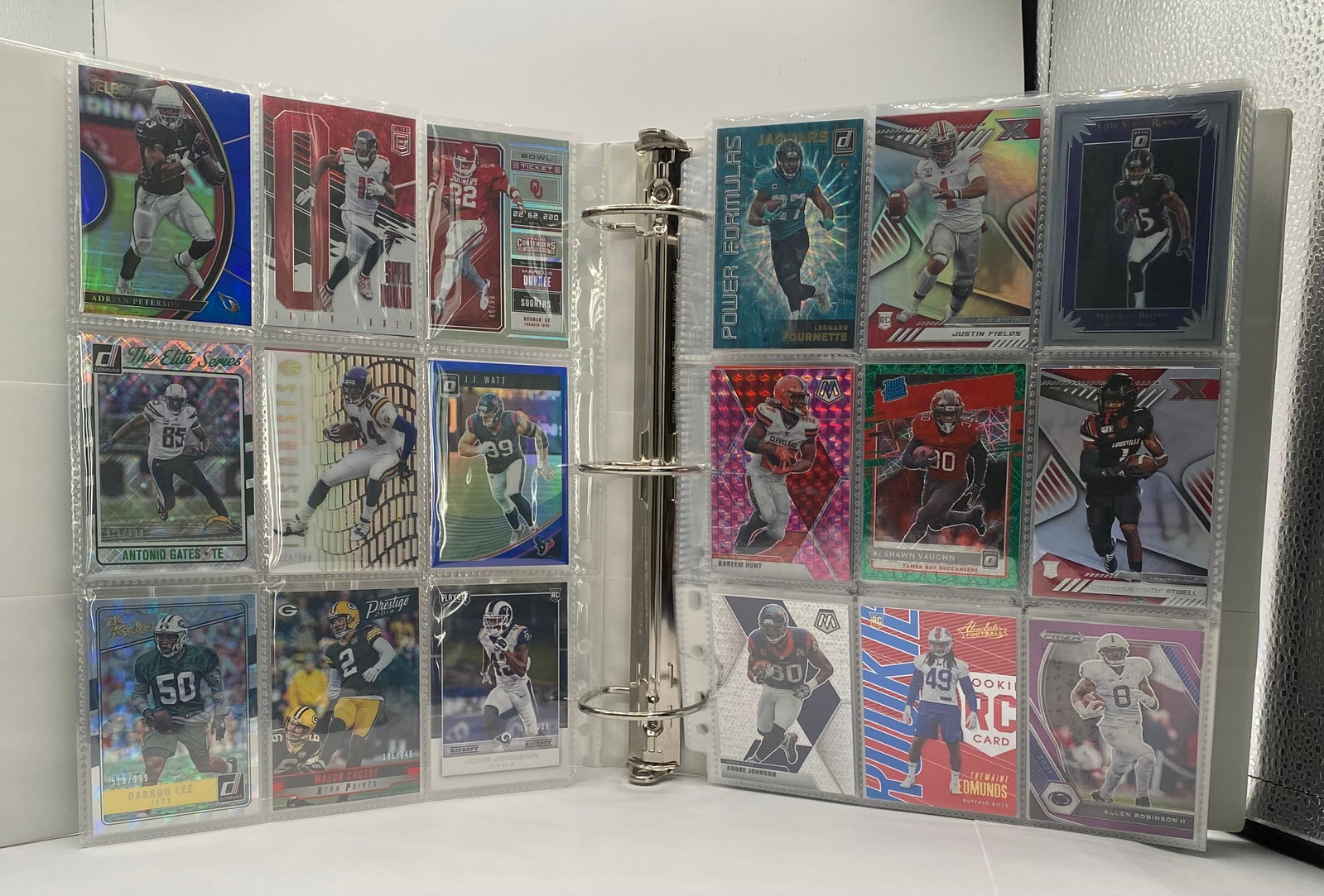 Modern & Vintage Football Trading Cards Binder – Rookies, Inserts, Refractors, Stars Binder: Rookie Cards & Emerging Stars: Justin Fields (multiple), Tua Tagovailoa, Jaylen Waddle, Jerry Jeudy, Kyler Murray, Brandon Aiyuk, Zach Wilson, Kenneth Walker III, J.K. Dobbins, Desmond Ridder, and Tra