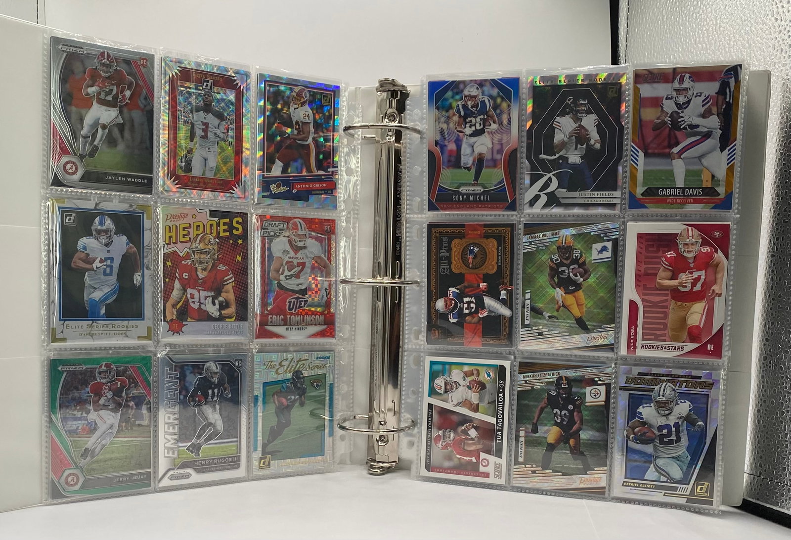 Modern & Vintage Football Trading Cards Binder – Rookies, Inserts, Refractors, Stars Binder - 2