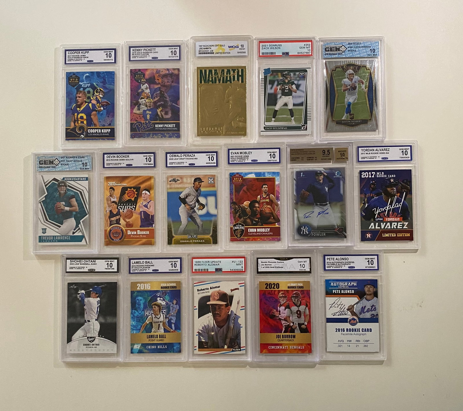 Lot of 15 Graded Sports Cards - Joe Burrow, Ohtani, LaMelo Ball, Joe Namath Gold: A large 15-card variety lot spanning baseball, basketball, and football. This lot is anchored by a high-grade 1988 Fleer Alomar rookie, multiple modern superstar rookie promos, and an eye-catching 23K