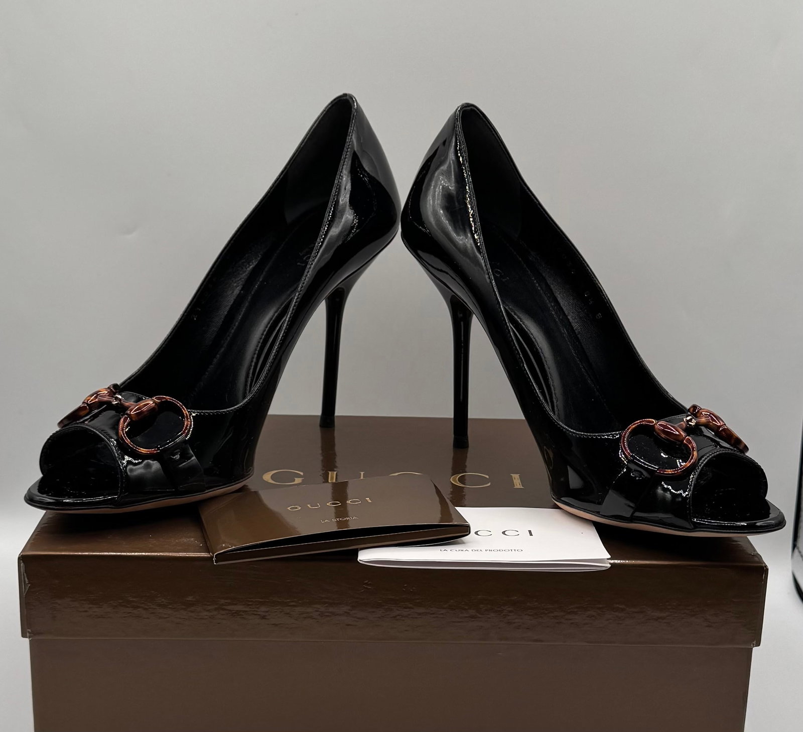 GUCCI Black Patent Leather Peep-Toe Horsebit Pumps - 2