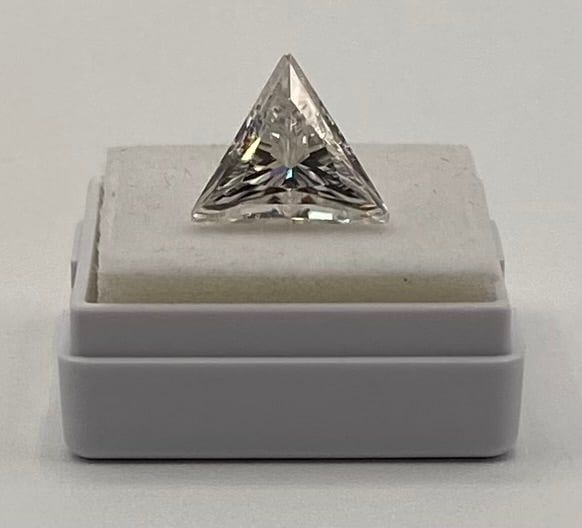 5.00 CT Trillion Brilliant Cut Loose Moissanite – GRA Certified: Weight: 5.00 Carats Certification: Includes Full GRA Certificate & Verification Card Authentication: Passes standard thermal diamond tester protocols