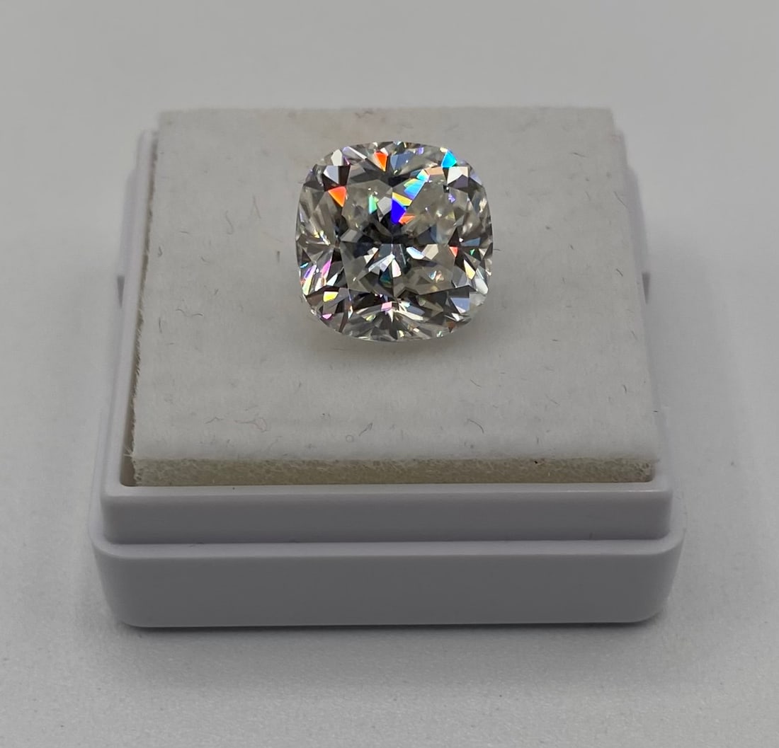 4.5 CT Cushion Brilliant Cut Loose Moissanite – GRA Certified: Weight: 4.5 Carats Certification: Includes Full GRA Certificate & Verification Card Authentication: Passes standard thermal diamond tester protocols