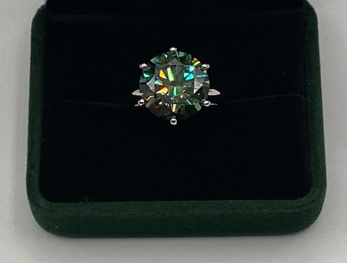 10.00ct Dark Teal Moissanite 18K Gold Vermeil Solitaire Ring - GRA Certified: 10.00ct Dark Teal Moissanite 18K Gold Vermeil Solitaire Ring - GRA Certified (Size 7)