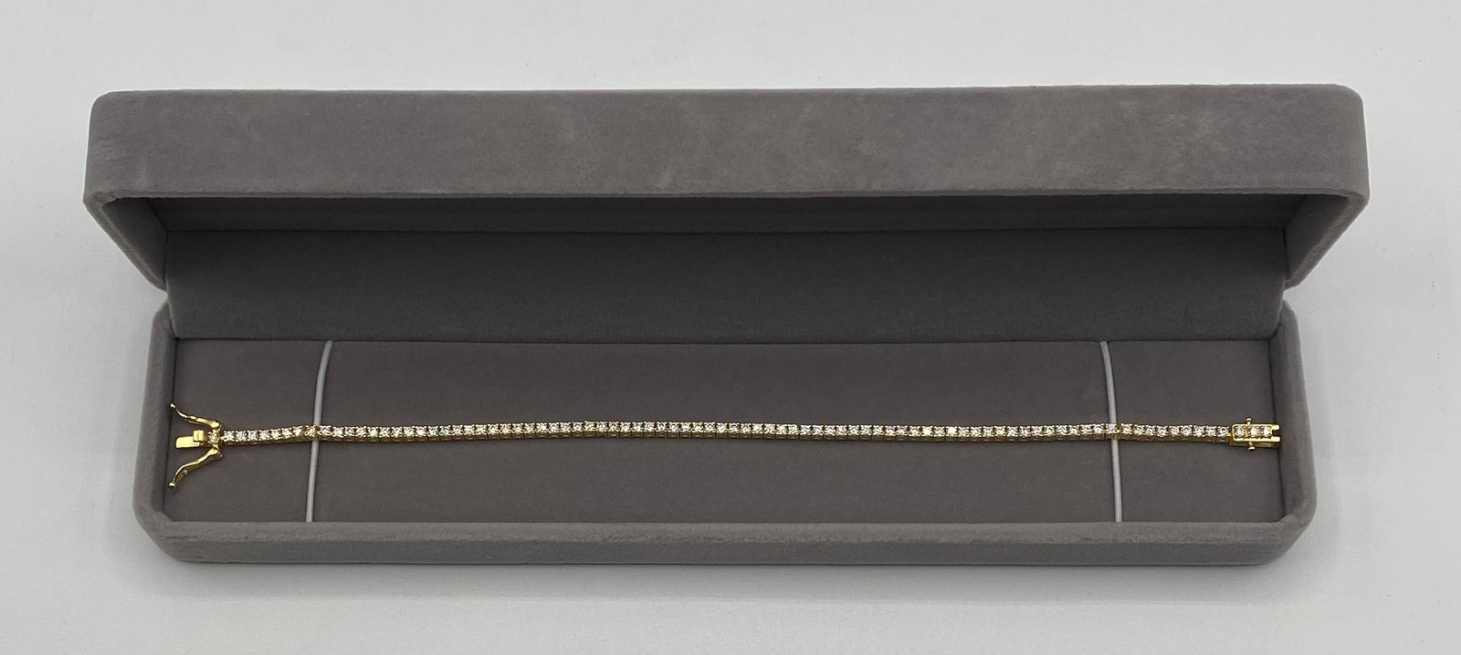 8" Moissanite Tennis Bracelet 18K Gold Vermeil over Sterling Silver: Up for auction is a classic and brilliantly radiant tennis bracelet, measuring 8 inches in length. This stunning piece features a continuous line of precision-cut moissanite stones set in an 18K