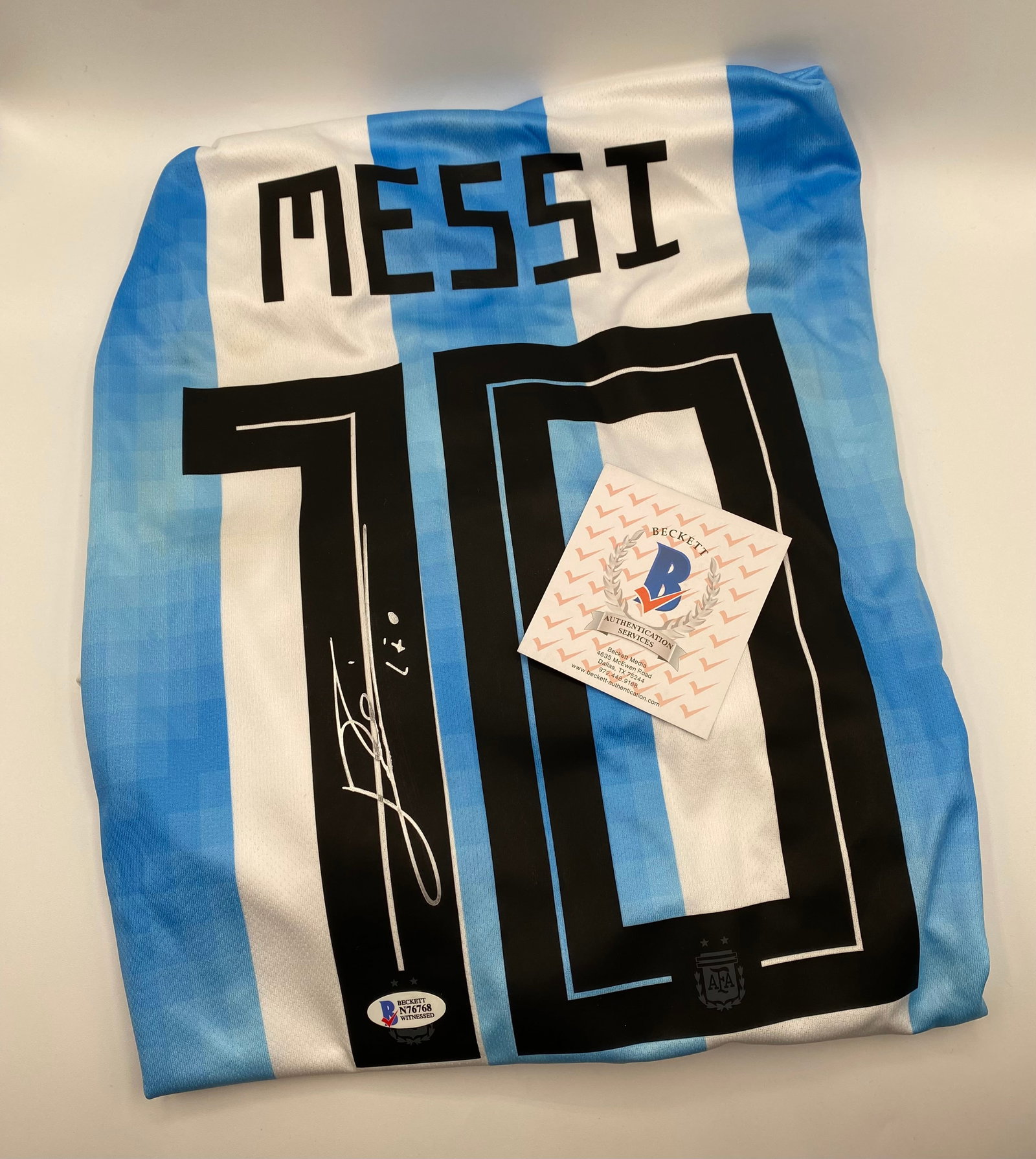 Lionel Messi Signed Argentina National Team Jersey (Beckett COA) (1 of 2)