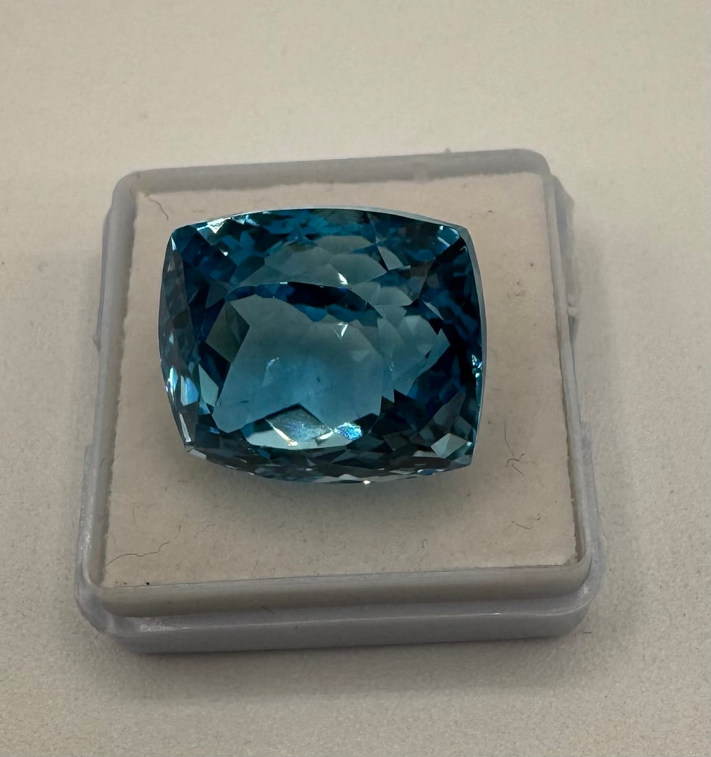 35 Cts Natural Cushion Cut Blue Topaz Gemstone - 2