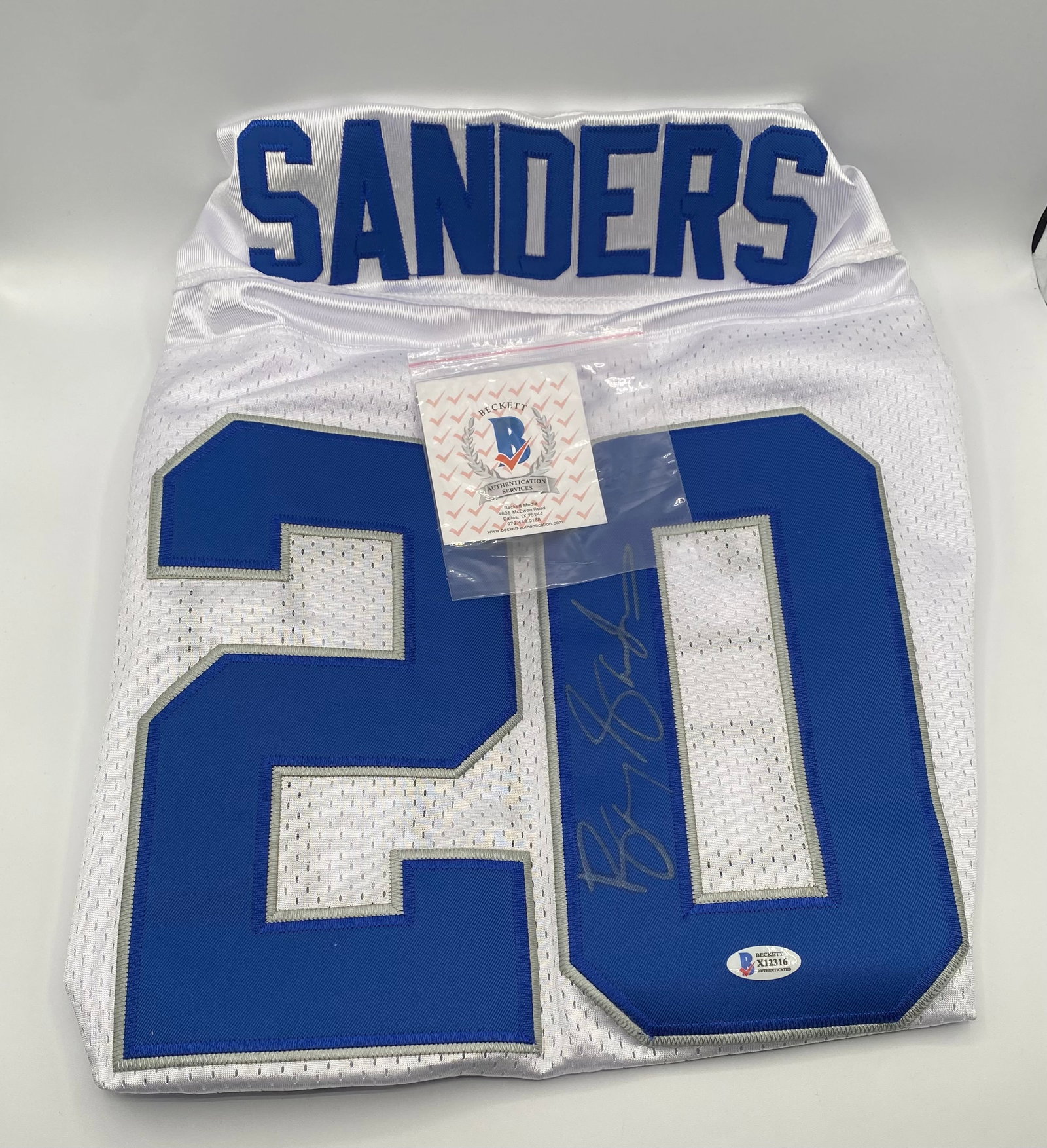 Barry Sanders Signed Jersey (Beckett COA) - 2