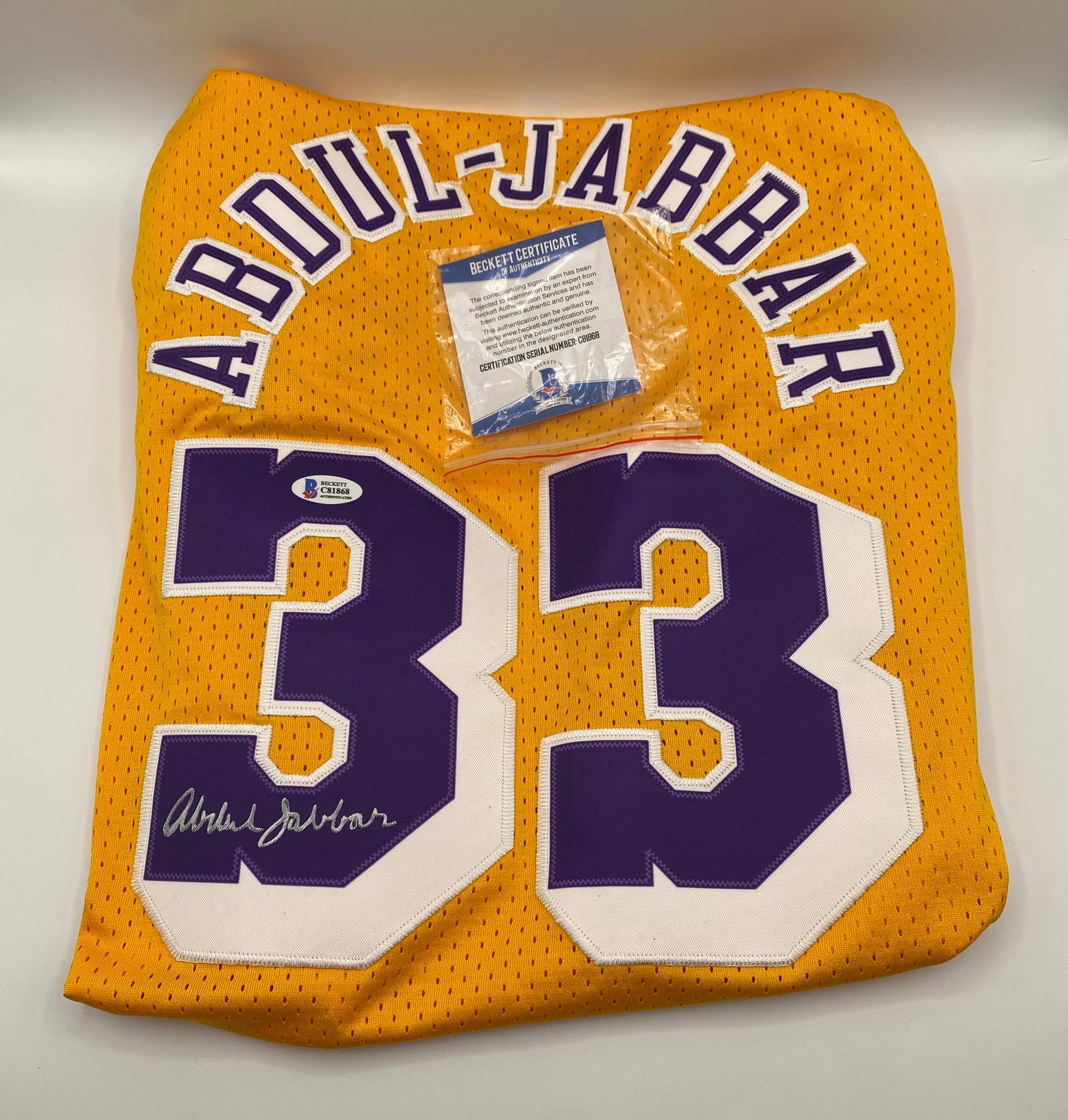 Kareem Abdul-Jabbar Signed Jersey (Beckett COA): Kareem Abdul-Jabbar Signed Los Angeles Lakers Jersey (Beckett COA)