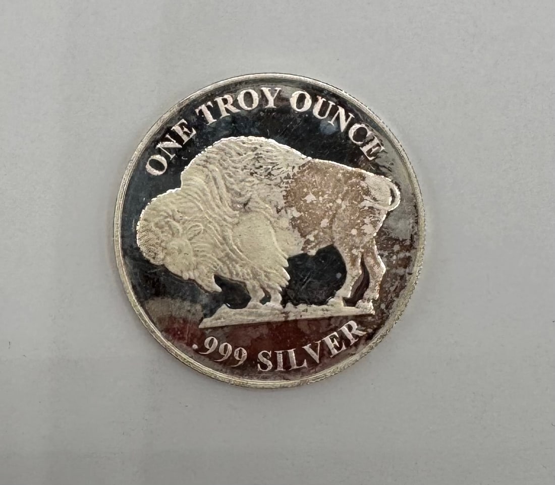 1 Troy Ounce .999 Fine Silver Buffalo Round (1 of 2)
