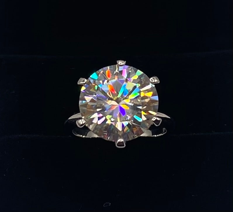 10 Carats VVS Moissanite Ring: 10 carats VVS1 Moissanite Ring 18K White Gold Plated Sterling Silver - Size 8. Stone: 10.00 Carat genuine oval-cut Moissanite center stone with round brilliant accents along the band. Metal: 18K