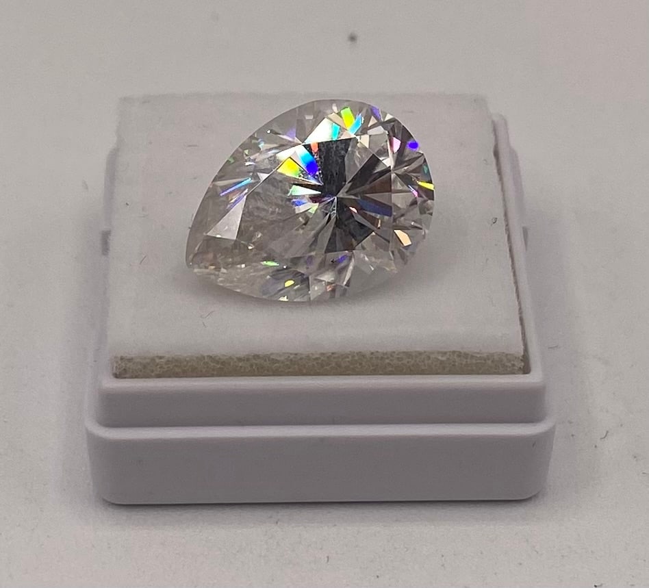 10 CT Pear Cut Clear Moissanite Loose Gemstone VVS1 w/ Certificate: 10 CT Pear Cut Clear Moissanite Loose Gemstone VVS1 w/ Certificate. Gemstone: Genuine Moissanite (Successfully passes diamond tester) Weight: 10.00 Carats Clarity: VVS1 Shape/Cut: Pear Cut Color: