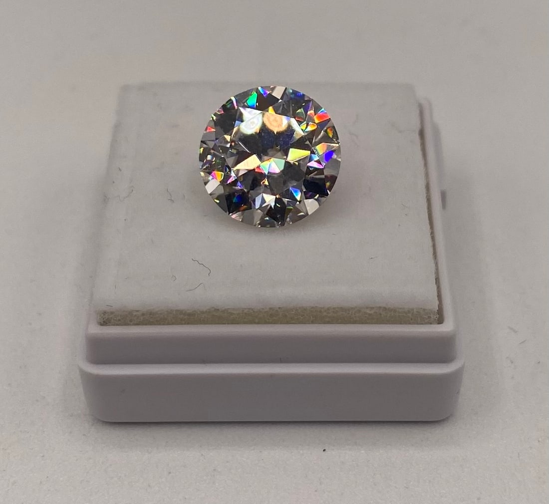 5 CT Round Brilliant Cut Clear Moissanite Gemstone w/ Certificate (1 of 1)