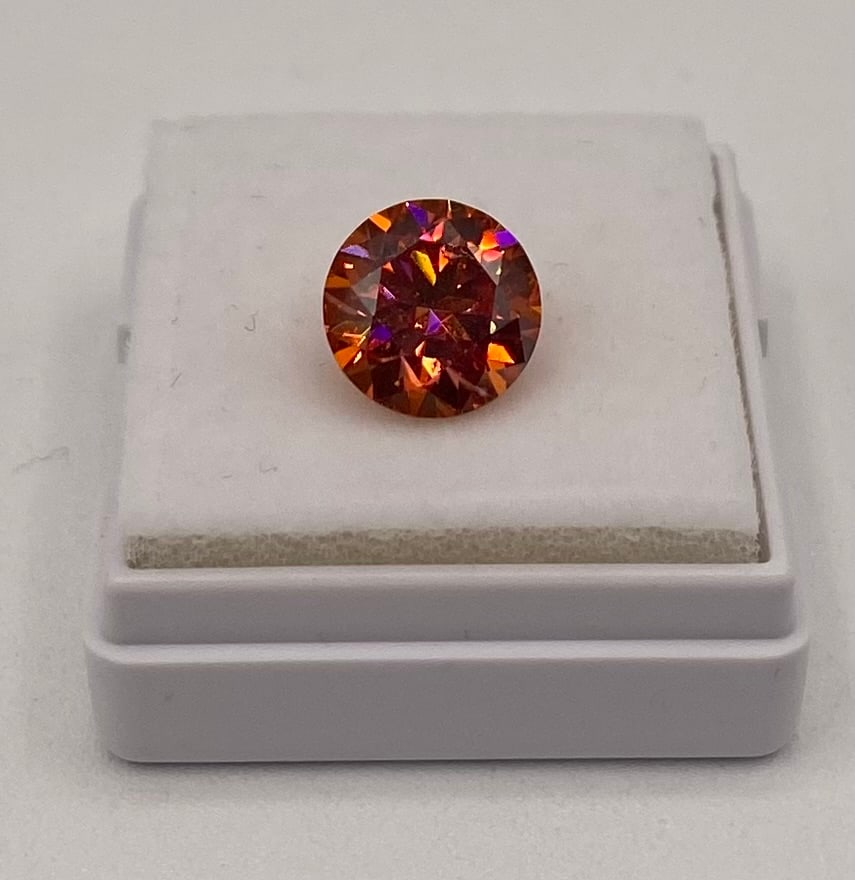 3.00 CT Orange Moissanite VVS1 w/ Certificate: 3.00 CT Round Brilliant Cut Cognac Orange Moissanite VVS1 w/ Certificate Gemstone: Genuine Moissanite (Successfully passes diamond tester) Weight: 3.00 Carats Clarity: VVS1 Shape/Cut: Round Brilliant