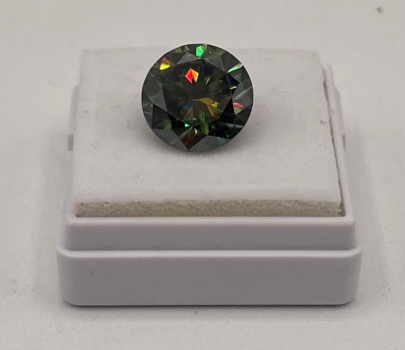 5.00 CT Round Brilliant Cut Deep Green Moissanite VVS1: 5.00 CT Round Brilliant Cut Deep Green Moissanite VVS1
